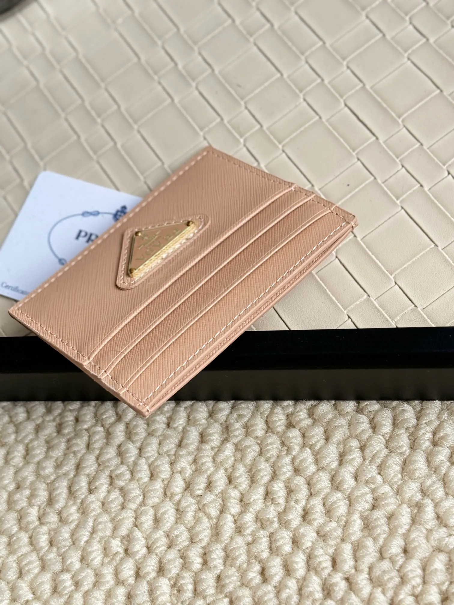 💰110prada popular card holder, unisex small card holder, black, model 1MC025 Triangle Wheat series, nine colors, made of cross-grain cowhide, 6 card slots ➕ one middle sandwich, can hold multiple cards and zeros 💰, size 11.2×8.5cm, real shot, what you see is what you get