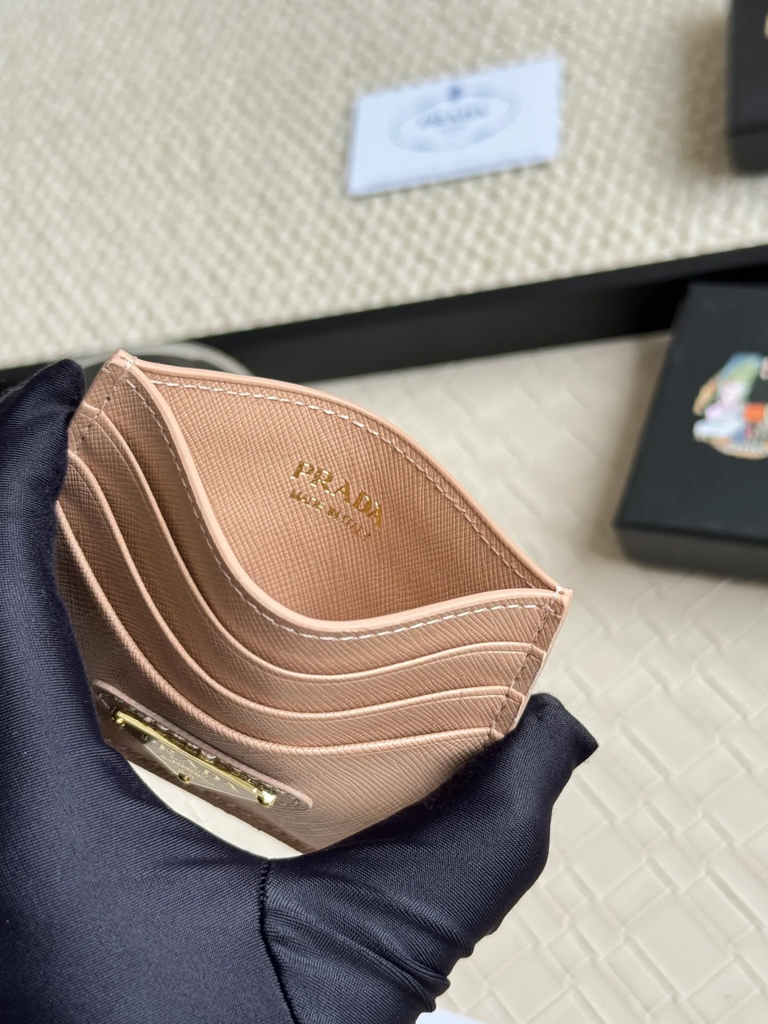 💰110prada popular card holder, unisex small card holder, black, model 1MC025 Triangle Wheat series, nine colors, made of cross-grain cowhide, 6 card slots ➕ one middle sandwich, can hold multiple cards and zeros 💰, size 11.2×8.5cm, real shot, what you see is what you get