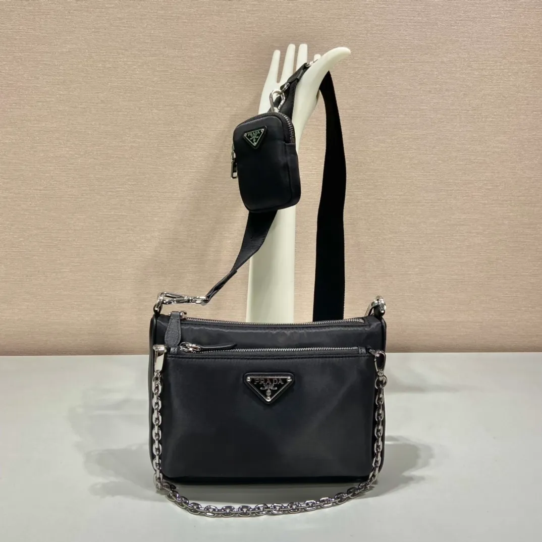💰1100🎉Upgraded version of twin bag🎉1BH168/with small bag🎉🎉 This nylon twin bag is composed of 2 bags😘😘. The front handbag can be detached and transformed into a iron hobo, and can also be used as a handbag. The upgraded version is designed to attach a small bag to the long shoulder strap. Very functional, one pack can be used in many ways, and can be exchanged for different occasions and different clothes at any time🙊🙊The upper body effect is beautiful😘😘, it is exactly what modern trendy Internet celebrities need, it is worth owning😘😘, hurry up and get it🙊🙊 Large: length 23x height 16x bottom 5.5cm Small: length 20x height 12cm