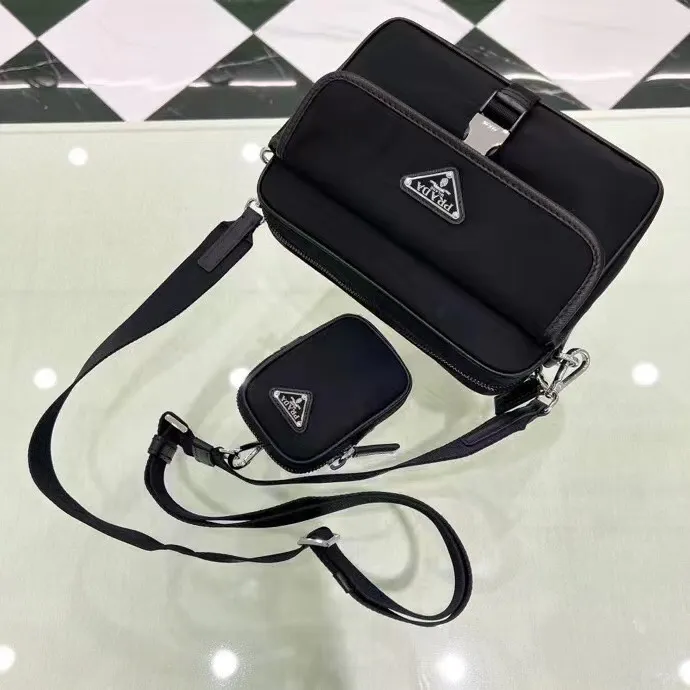 p600¥🎉New messenger bag🎉2VH133B🎉🎉This crossbody bag is made of imported nylon fabric, top-grade hardware🎉🎉Detachable and adjustable nylon strap and leather shoulder strap, with detachable pouch, flip cover coated with enamel gold It has a triangular logo zipper closure, external pockets, a flap and side opening buttons, and a recycled nylon lining. It is lightweight and practical, and it is a popular style that will never go out of style🎉🎉Worth owning🎉🎉Length 22x Height 16x Bottom 5cm
