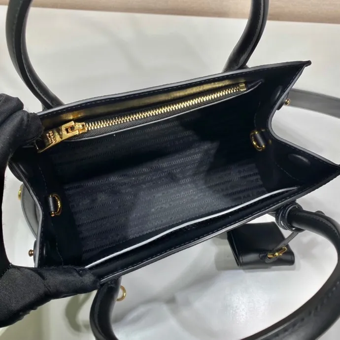 💰2000, exclusive first release model🎉🎉🎉new color🎉new color🎉1BA156, original item👜👜made of imported thick cross cowhide + imported calfskin, 175 OEM code, painted with the same color lettering, unique among classics🎁fashionable and elegant, length 26x height 20x bottom 15cm