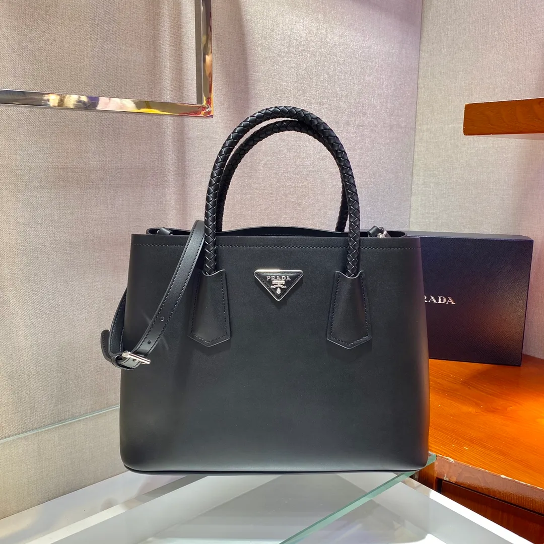 🎉New woven handbag🎉1BG775 woven handle design, detachable and adjustable leather shoulder strap, top metal accessories, leather triangular metal letter logo on the front, side snap buttons, soft sheepskin lining, inner flap pocket, simple, tall and stylish, with large space capacity, and a shopping bag that will never go out of style🙊🙊Hurry up and get it, 💰2000 25 cm Height 14.5 cm Length 33 cm Width