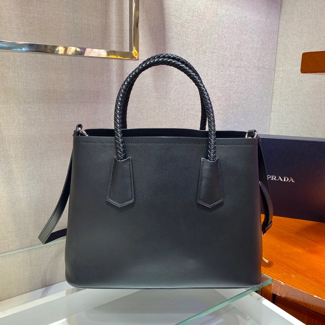 🎉New woven handbag🎉1BG775 woven handle design, detachable and adjustable leather shoulder strap, top metal accessories, leather triangular metal letter logo on the front, side snap buttons, soft sheepskin lining, inner flap pocket, simple, tall and stylish, with large space capacity, and a shopping bag that will never go out of style🙊🙊Hurry up and get it, 💰2000 25 cm Height 14.5 cm Length 33 cm Width