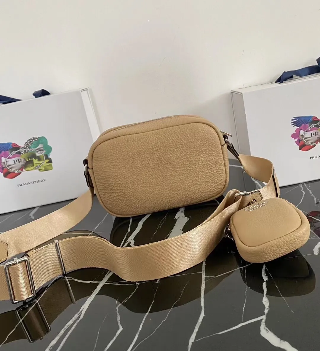 P1160¥ [Top original order] 🎉New camera crossbody bag🎉1BH182 has arrived🎉🎉This crossbody bag is made of imported deerskin grain cowhide and equipped with an adjustable long shoulder strap. My favorite It’s a small bag on the shoulder strap😘It’s perfect😘, it has a large capacity, is simple and elegant, and feels super soft🎉Hurry up and get it🎉Dimensions: length 22x height 14.5x bottom 8cm🎉🎉🎉👏👏👏!