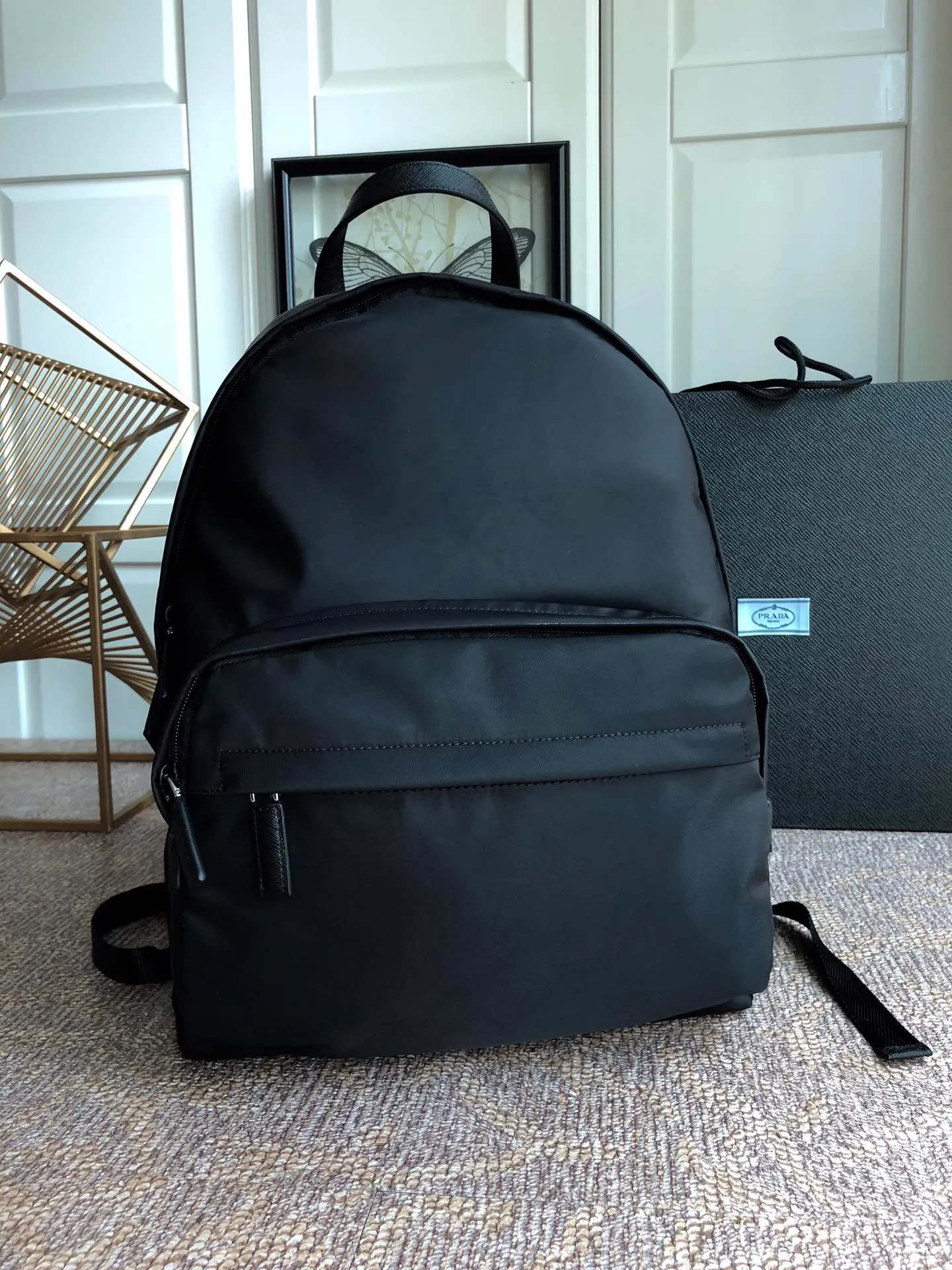 💰1260, the classic 2Vl066 black has arrived👏🏻👏🏻👏🏻, fully upgraded from the original item✔️✔️, using imported parachute fabric + top-grade hardware, 175 OEM code, unisex, lightweight and fashionable, length 29 幂 height 40 bottom 17cm👌👌👌