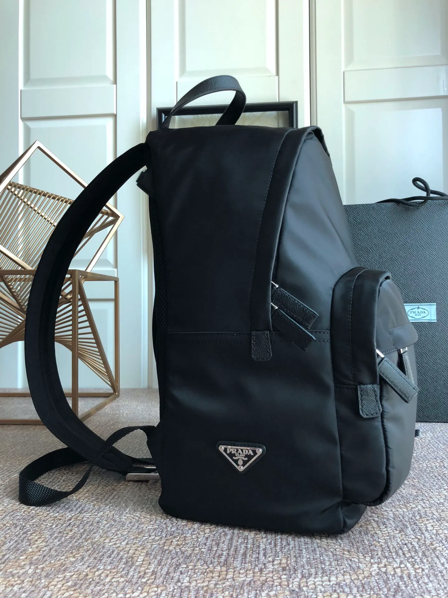 💰1260, the classic 2Vl066 black has arrived👏🏻👏🏻👏🏻, fully upgraded from the original item✔️✔️, using imported parachute fabric + top-grade hardware, 175 OEM code, unisex, lightweight and fashionable, length 29 幂 height 40 bottom 17cm👌👌👌