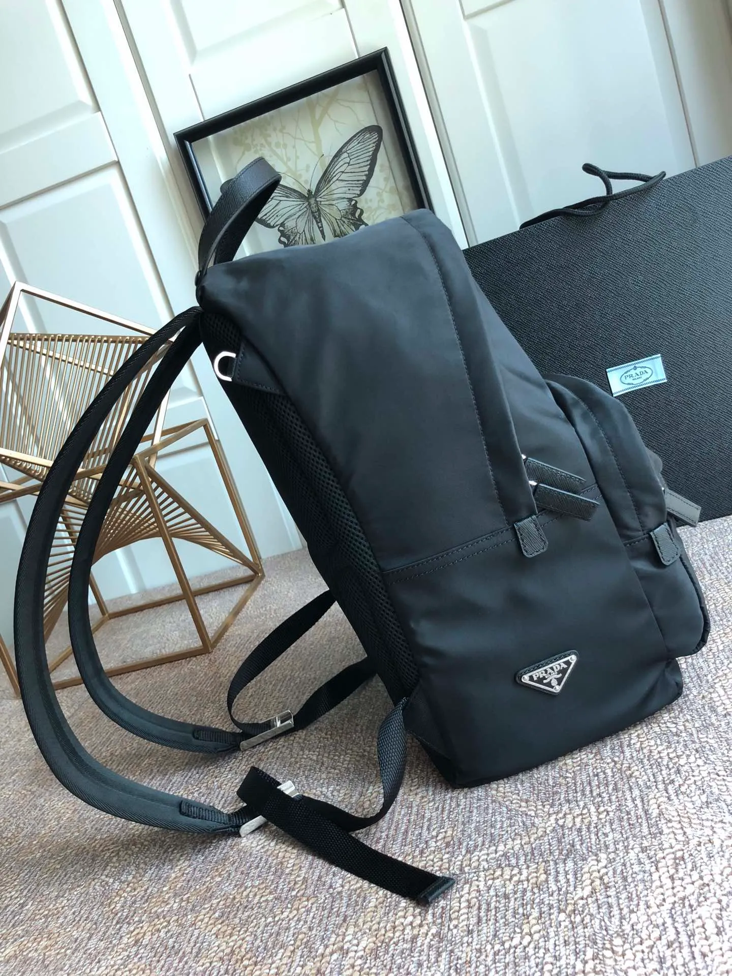 💰1260, the classic 2Vl066 black has arrived👏🏻👏🏻👏🏻, fully upgraded from the original item✔️✔️, using imported parachute fabric + top-grade hardware, 175 OEM code, unisex, lightweight and fashionable, length 29 幂 height 40 bottom 17cm👌👌👌