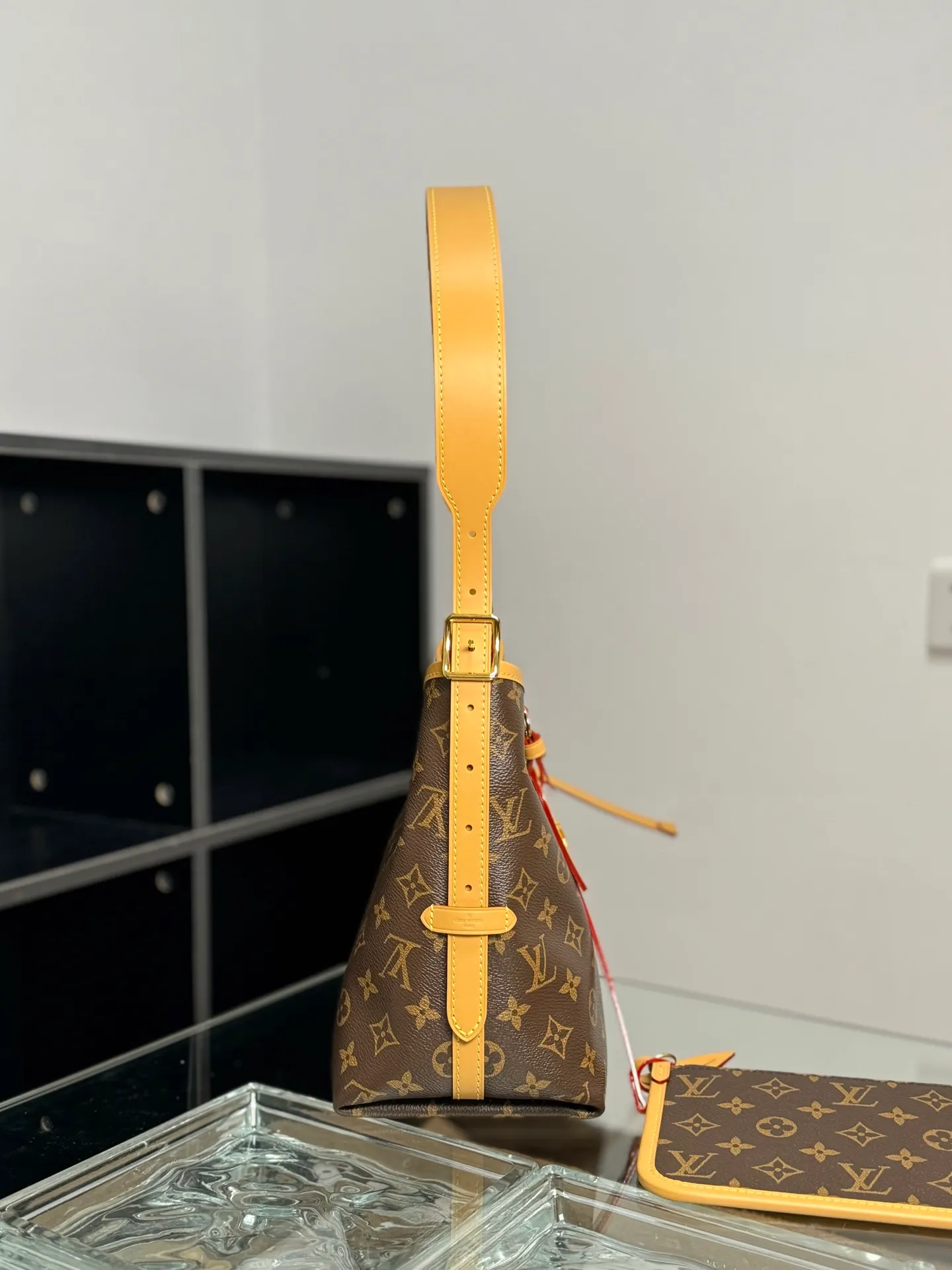 P¥1200 [Special grade MB, 163C01 chip version original leather] CARRYALL small handbag Model: M46203 Material: A-grade all-steel hardware, imported original fabric Size: 29x24x12cm