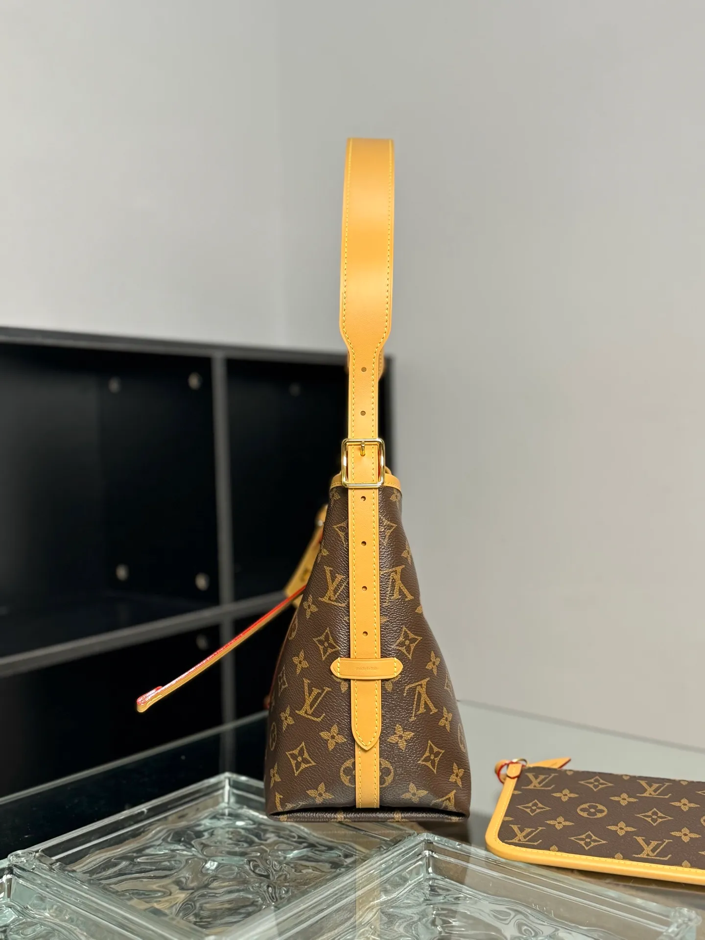 P¥1200 [Special grade MB, 163C01 chip version original leather] CARRYALL small handbag Model: M46203 Material: A-grade all-steel hardware, imported original fabric Size: 29x24x12cm