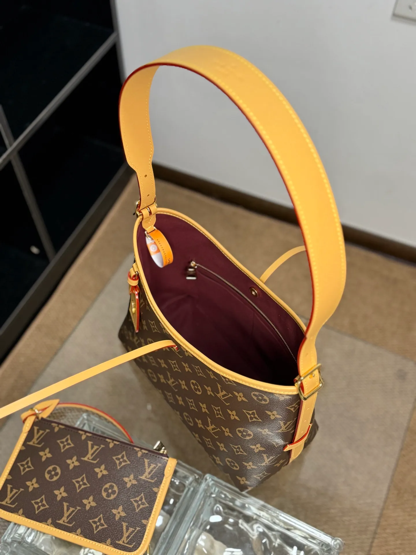 P¥1200 [Special grade MB, 163C01 chip version original leather] CARRYALL small handbag Model: M46203 Material: A-grade all-steel hardware, imported original fabric Size: 29x24x12cm