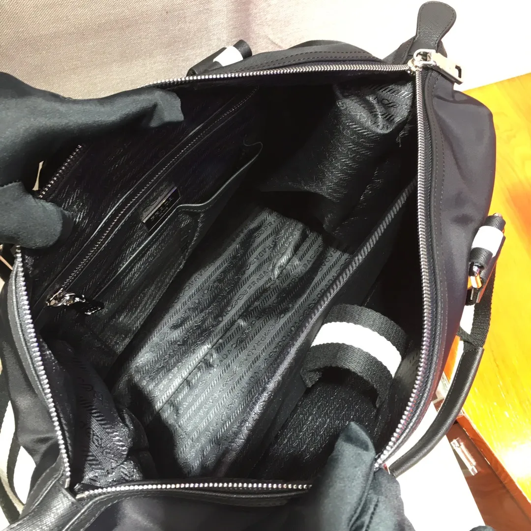 💰920, P Jiachui's most popular men's bag, 2096 black, top quality, made of imported parachute fabric + imported cowhide, top hardware, lightweight + extra large space, usable when traveling far away, never outdated, length 40X height 35X14cm.