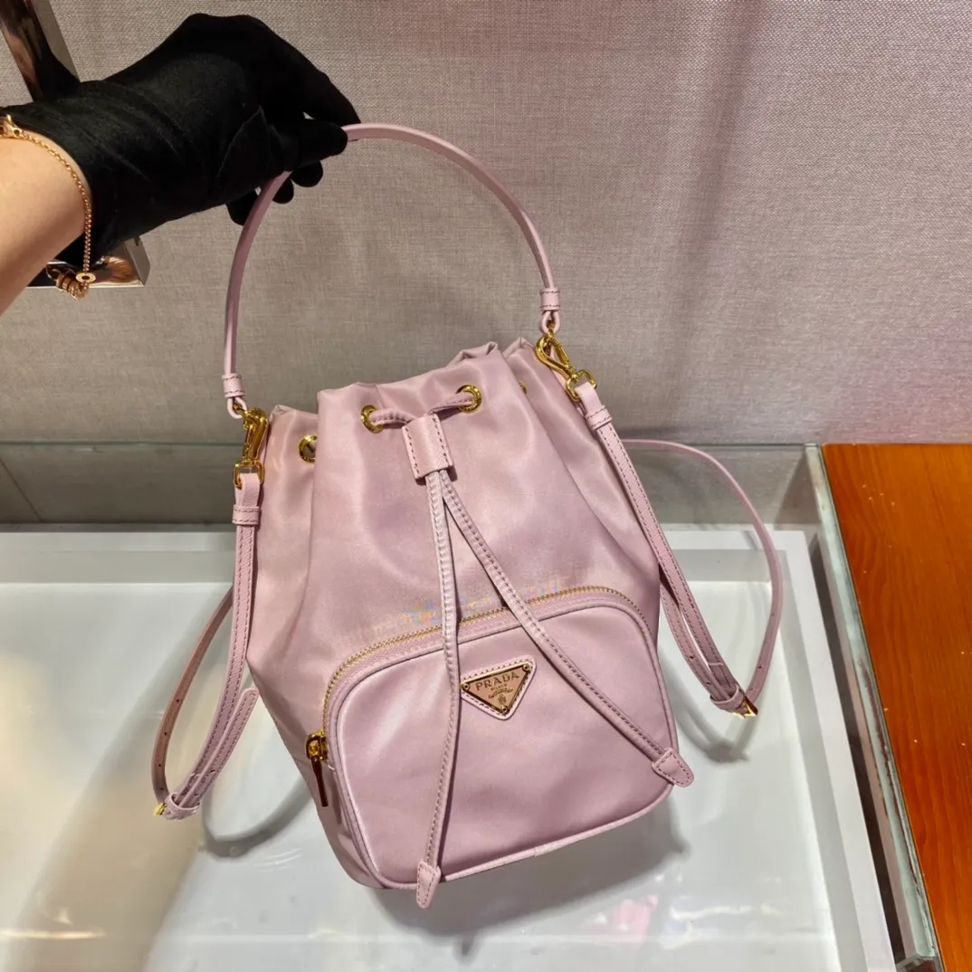 💰720, the classic 1BH038 new color😘 has arrived👏👏 Made of imported nylon fabric, top grade five, portable/diagonal, light, practical and fashionable, beauties hurry up and get it, 165 OEM code, length 18x height 23 base × 12cm📢📢📢