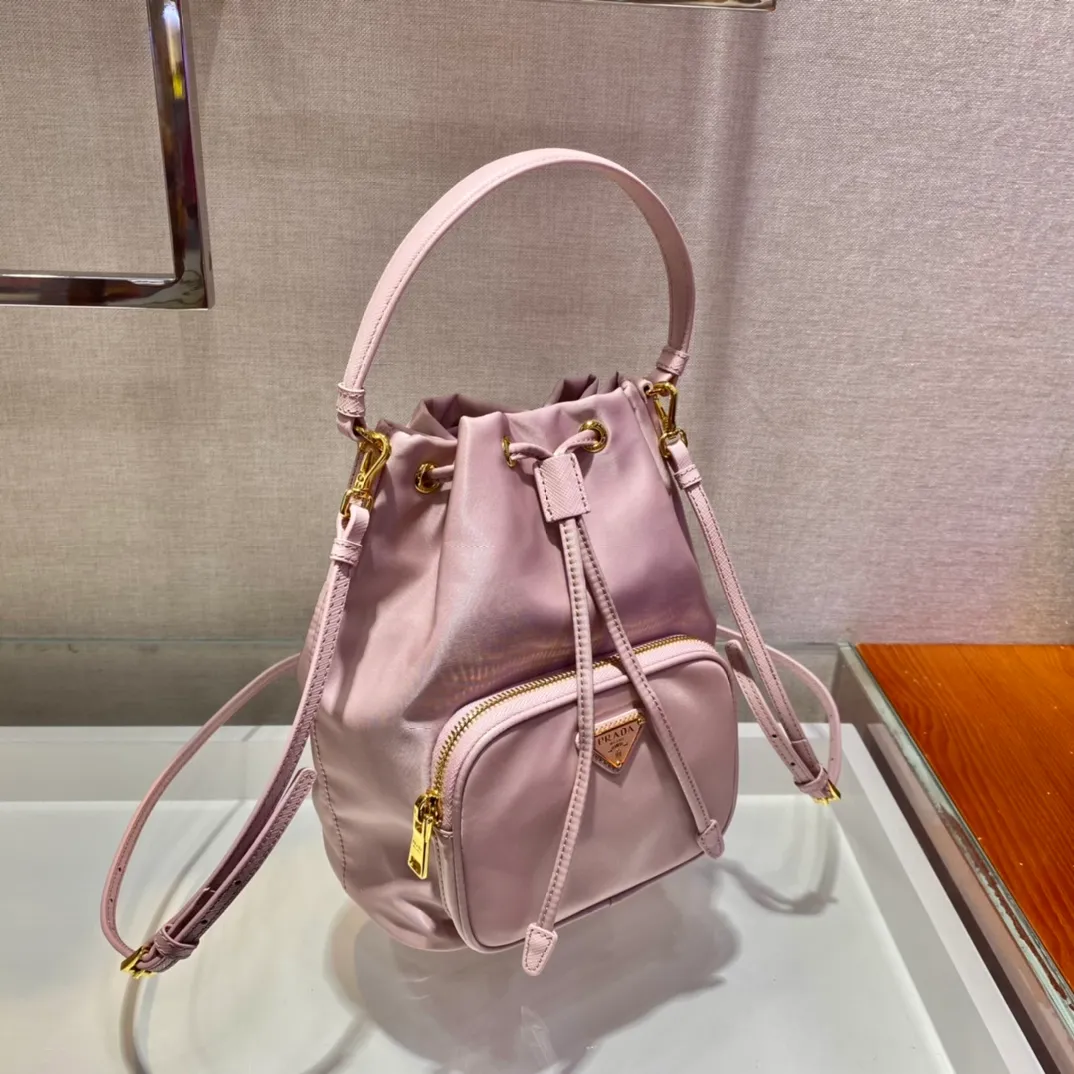 💰720, the classic 1BH038 new color😘 has arrived👏👏 Made of imported nylon fabric, top grade five, portable/diagonal, light, practical and fashionable, beauties hurry up and get it, 165 OEM code, length 18x height 23 base × 12cm📢📢📢