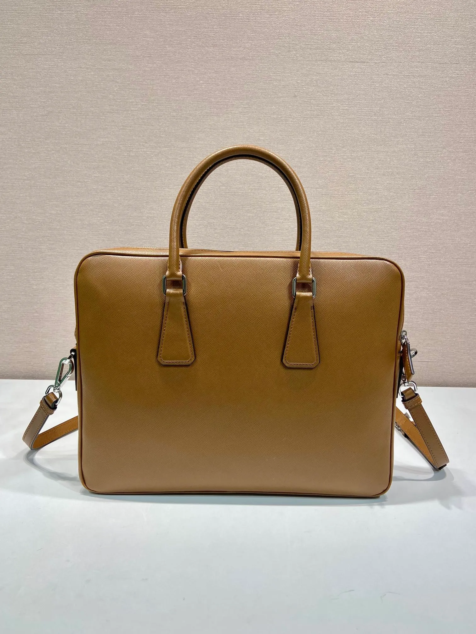 💰1840🎉Classic new color🎉2VE0368 is out of stock, bottom width is 3.5cm👻👻👻, synchronized with counters, lightweight + ultra-thin + solid Used, the style that men have always requested, top quality, 175 OEM code, length 37x height 28x base width 3.5cm.💪💪💪💰💰💰