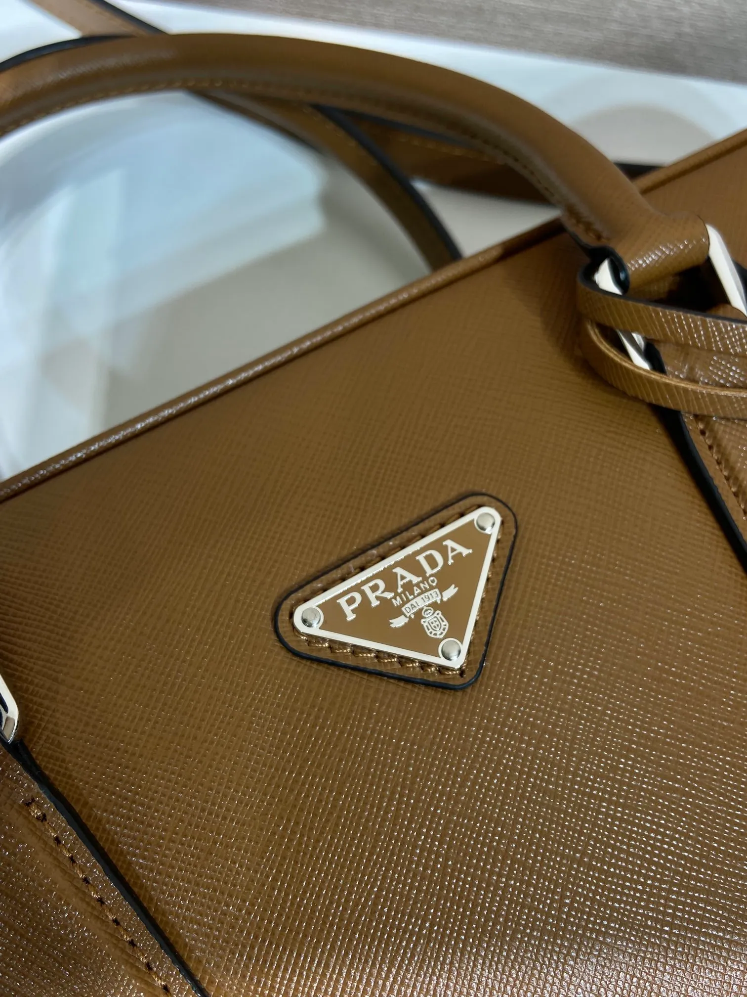 💰1840🎉Classic new color🎉2VE0368 is out of stock, bottom width is 3.5cm👻👻👻, synchronized with counters, lightweight + ultra-thin + solid Used, the style that men have always requested, top quality, 175 OEM code, length 37x height 28x base width 3.5cm.💪💪💪💰💰💰