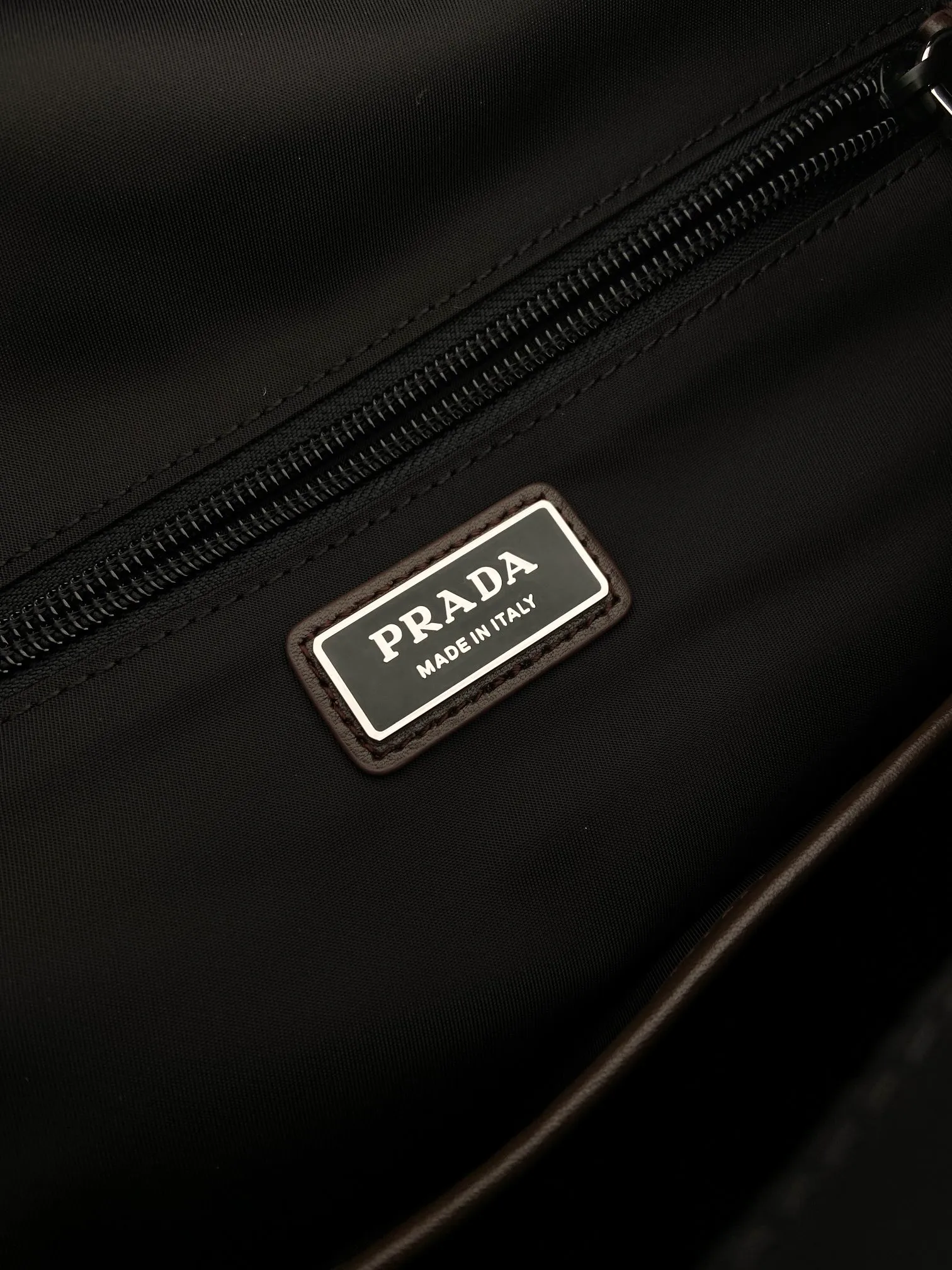 💰1760🎉New Backpack🎉🎉2VZ123 Mountaineering Bag🎉🎉 Inspired by hiking style, this Re-Nylon backpack combines urban style with outdoor elements. The roomy design features leather trim, multiple exterior and interior pockets, and a comfortable padded mesh back. Technical details combine functionality and decoration to complete the modern, sporty accessory. Equipped with adjustable trim details, leather handle, drawstring at the pocket, flap and side buckle fastening, four outer zipper pockets and two drawstring bottle pockets, internal zipper pockets and double patch pockets. The upper body effect is very cool, and it is another timeless hot style🎉🎉Hurry up and get it🎉🎉 Length 28x Height 46x Bottom 22cm🎉🎉🎉💰💰💰