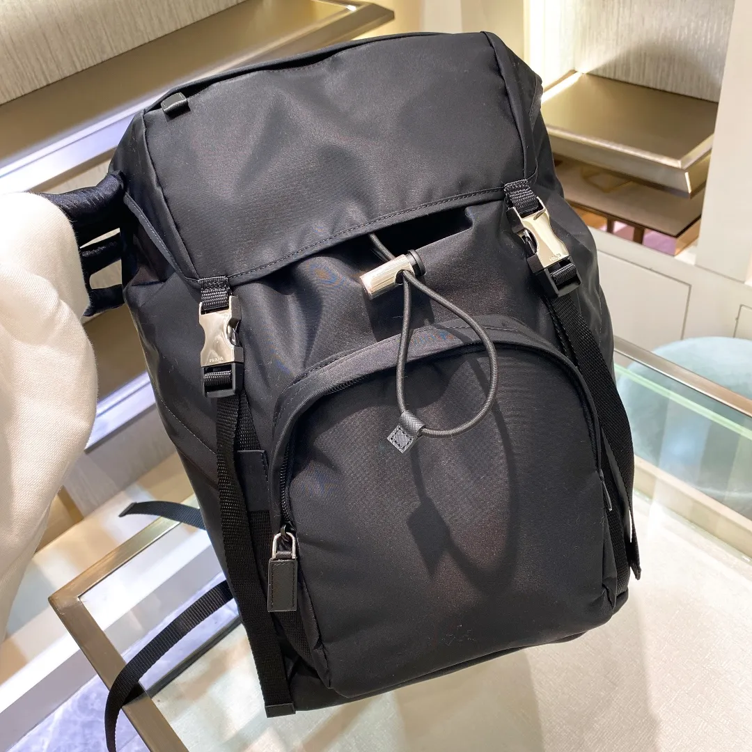 💰1260✨Classic hot style✨ The latest Pr@da men's backpack 2VZ135 Triangular enamel nameplate logo Imported original parachute fabric Using imported equipment✈️+original hardware accessories Adjustable nylon shoulder straps Flip strap closure and internal drawstring closure Perfect details on the back pad 😘With OEM code Size 17*27*45 Fashionable and casual A must-have for fashionistas [deyi][deyi]