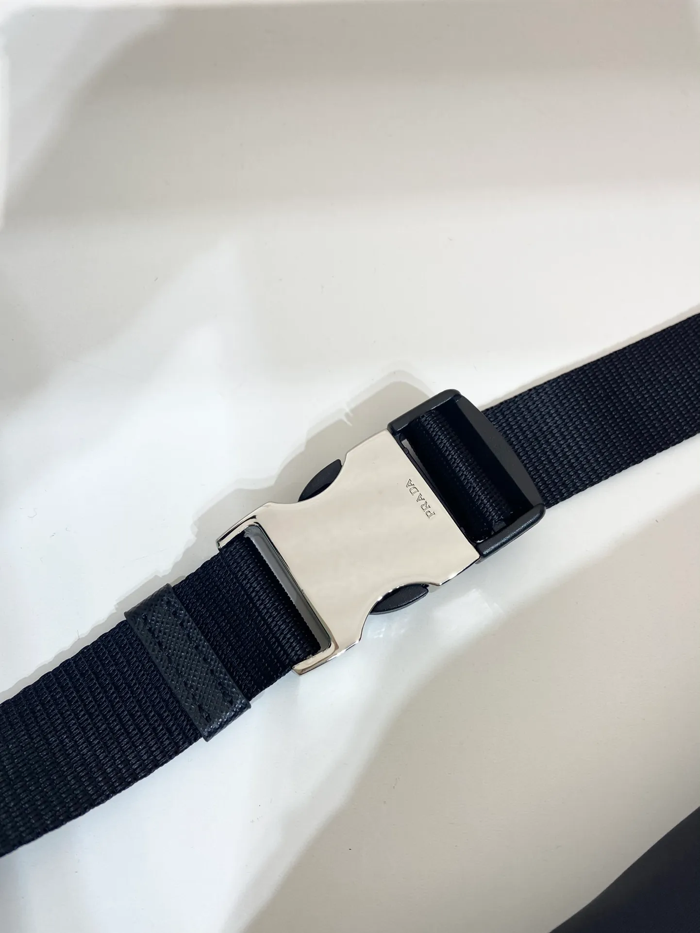 💰760🎉Upgraded version of waist bag/chest bag🎉2VL033A🎉This waist bag design is not only practical but also enhances the overall design sense, making it easy to increase the body proportions. The bag can be placed on the waist, and can be used as a chest bag or cross body bag👍👍It can be matched with different clothes in daily life, and the upper body shape is very good😘Simple/light/fashionable😘😘 Unisex model for men and women🙊Another waist bag/chest bag that will never go out of style👏👏 Length 33x Height 24x Bottom 13cm