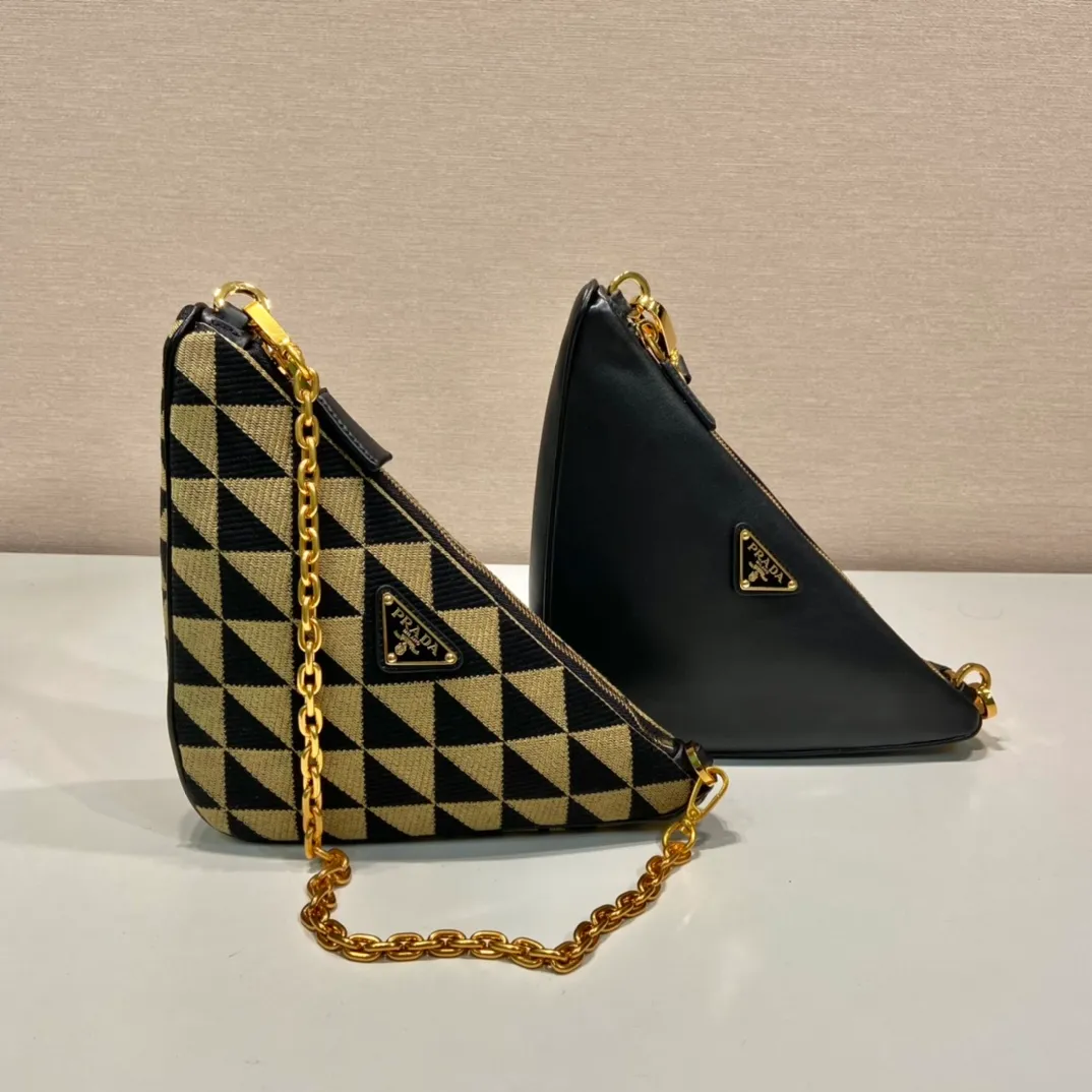 💰1580🎉New twin bag🎉1BC176🎉🎉 This twin bag is designed with imported calfskin and embroidered fabric materials. It is composed of 2 triangular bags of different materials. It is very unique and can be disassembled as a hand carry or crossbody. Different combinations for different occasions. It’s perfect😘😘It has a large capacity, hurry up and get it🎉🎉 One size: bag length 23x height 25x bottom 5cm🎉🎉🎉👏👏👏