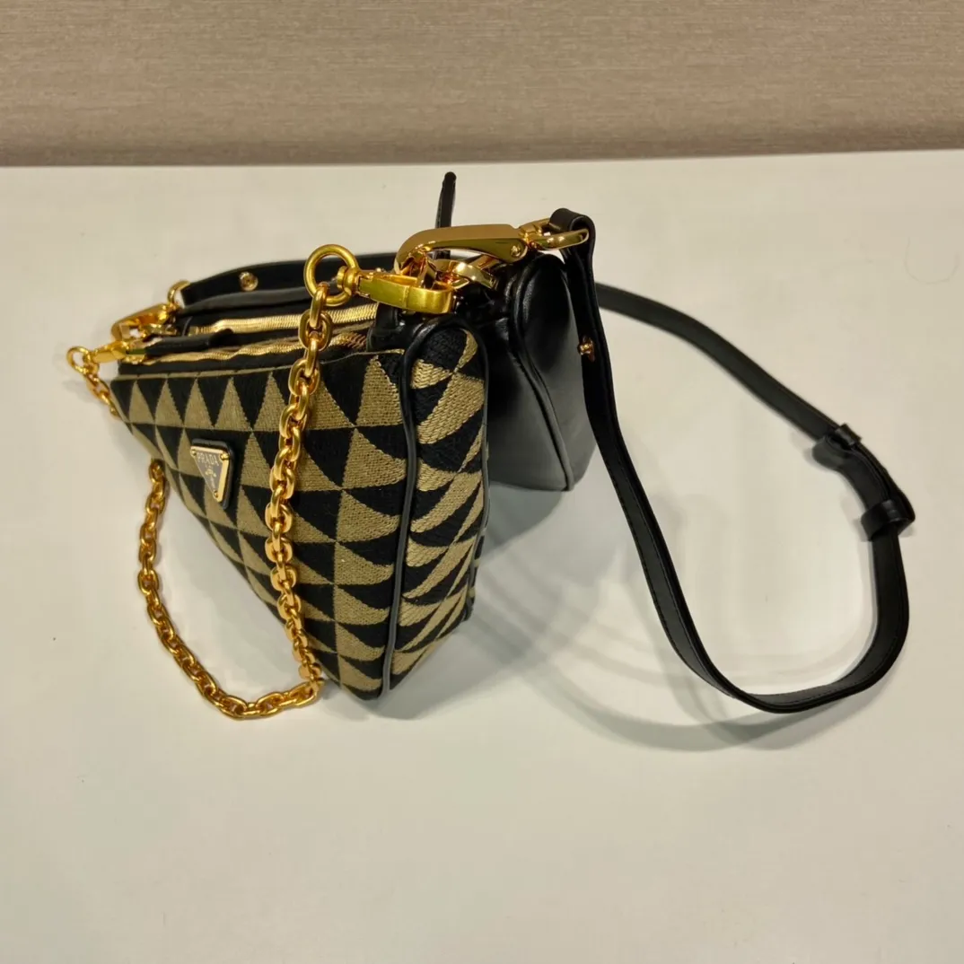 💰1580🎉New twin bag🎉1BC176🎉🎉 This twin bag is designed with imported calfskin and embroidered fabric materials. It is composed of 2 triangular bags of different materials. It is very unique and can be disassembled as a hand carry or crossbody. Different combinations for different occasions. It’s perfect😘😘It has a large capacity, hurry up and get it🎉🎉 One size: bag length 23x height 25x bottom 5cm🎉🎉🎉👏👏👏