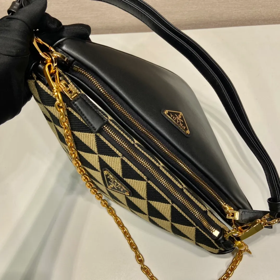 💰1580🎉New twin bag🎉1BC176🎉🎉 This twin bag is designed with imported calfskin and embroidered fabric materials. It is composed of 2 triangular bags of different materials. It is very unique and can be disassembled as a hand carry or crossbody. Different combinations for different occasions. It’s perfect😘😘It has a large capacity, hurry up and get it🎉🎉 One size: bag length 23x height 25x bottom 5cm🎉🎉🎉👏👏👏