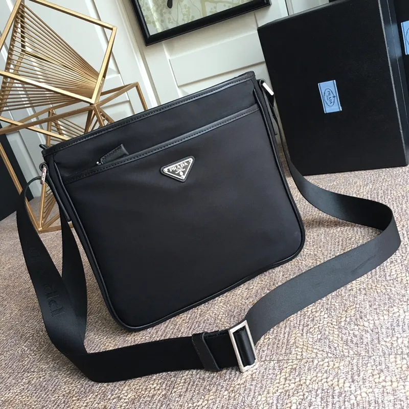 💰900, P Jiachui classic men's bag, 0797 black, original item, made of parachute fabric, top-grade hardware, many compartments, a must-have for men, length 27x height 26cm