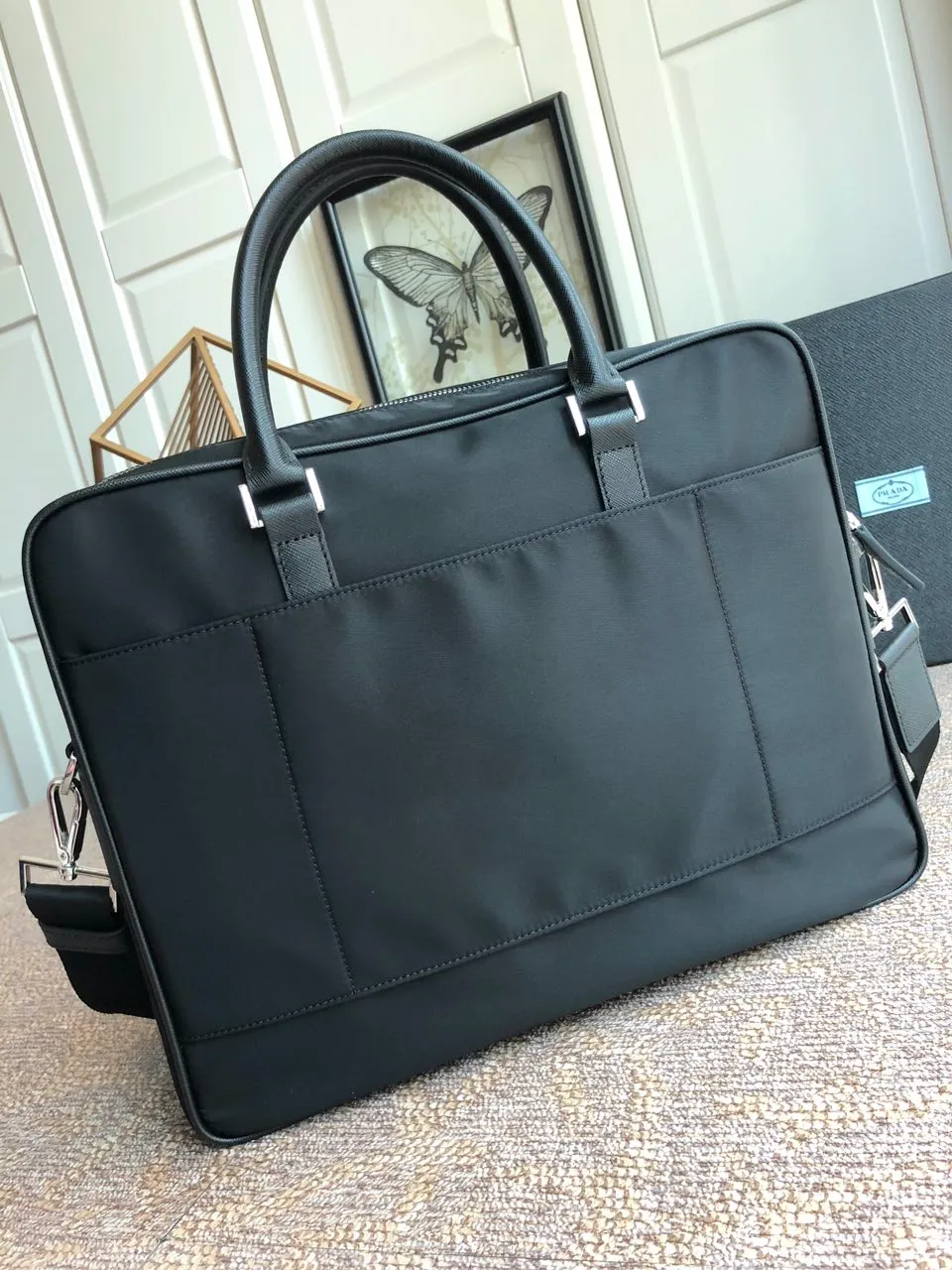 💰1260, the new model 🆕🆕2VE0891 cloth/leather has arrived👏🏻👏🏻Original item👍👍Another classic hit👏🏻👏🏻Using imported parachute fabric, polished steel Quality hardware, nylon lining inside, can be placed on a trolley case🎊🎊, 165 OEM code, length 36x height 28x base 8cm. Lightweight and practical👏🏻👏🏻👏🏻💰💰💰