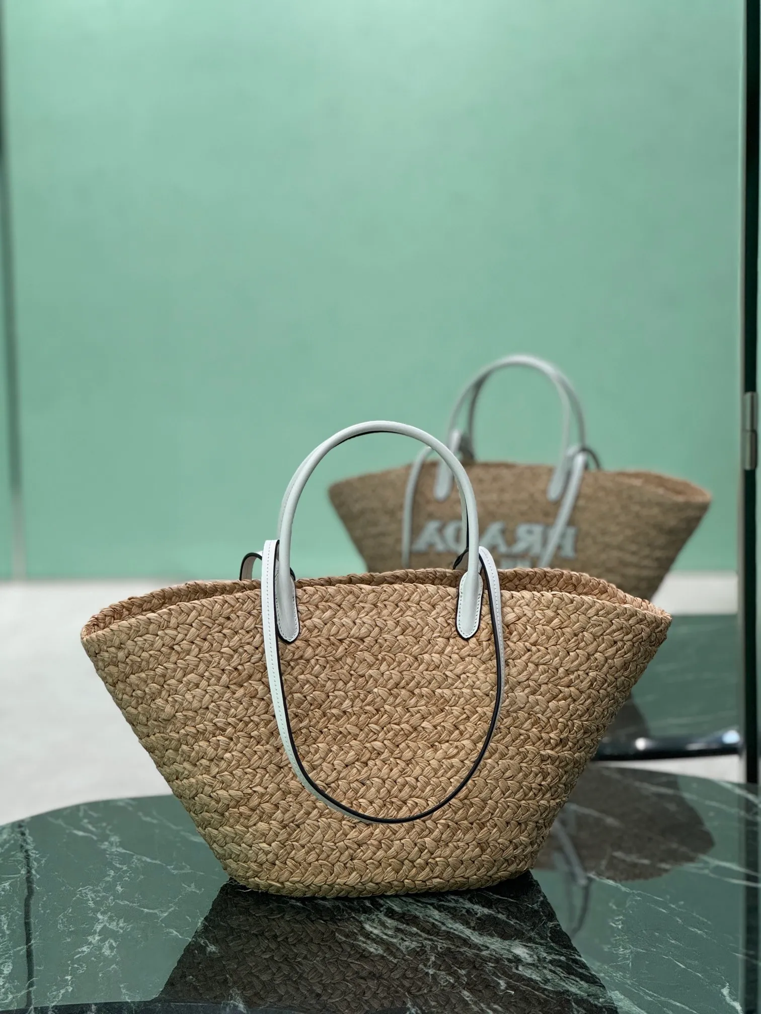 💰1700🌟Raffia vegetable basket handbag full of holiday style, large silhouette, double shoulder straps and top handle, front logo, leather trim.  Size: 27×56×28cm Style number: 1BG470