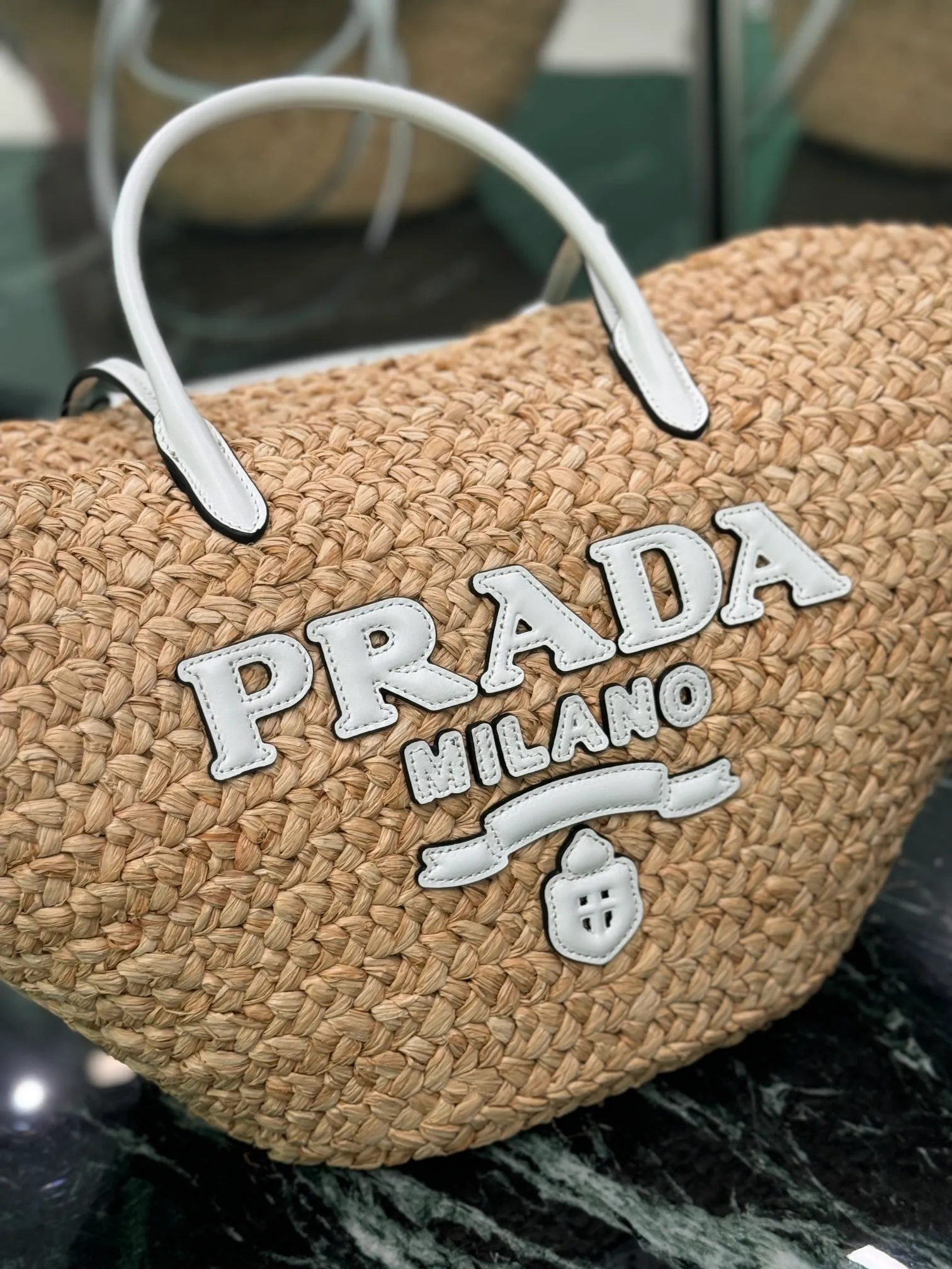 💰1700🌟Raffia vegetable basket handbag full of holiday style, large silhouette, double shoulder straps and top handle, front logo, leather trim.  Size: 27×56×28cm Style number: 1BG470