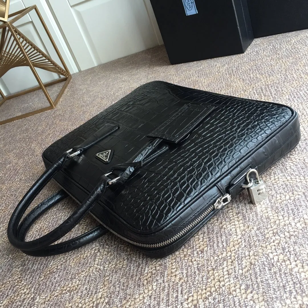 💰2360, exclusive first release🎉🎉🎉, original item 🎉2VE368 crocodile pattern black has arrived💪💪💪, imported original leather/hardware, with imported sheepskin inside, different classic style/encrypted code🔒, 175 OEM code, length 36x height 28x bottom length 3.5cm