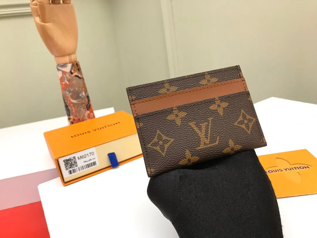 p¥150👉nfc163C01 dynamic chip version👈【Top inspection-free】Original overseas special product PORTE CARTES DOUBLE card holder M62170 presbyopia, this card holder made of new Monogram Eclipse coated canvas material is beautiful and fashionable in style, compact in size, and can be easily put into your pocket. Equipped with a central pocket and four slots for storing credit cards, plane and bus tickets, and business cards. 11.0x 7.0x 0.6 cm (length x height x width). Comes with gift box