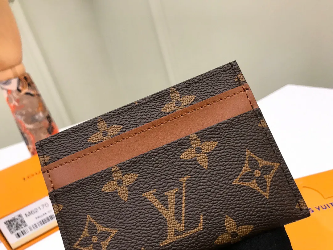 p¥150👉nfc163C01 dynamic chip version👈【Top inspection-free】Original overseas special product PORTE CARTES DOUBLE card holder M62170 presbyopia, this card holder made of new Monogram Eclipse coated canvas material is beautiful and fashionable in style, compact in size, and can be easily put into your pocket. Equipped with a central pocket and four slots for storing credit cards, plane and bus tickets, and business cards. 11.0x 7.0x 0.6 cm (length x height x width). Comes with gift box