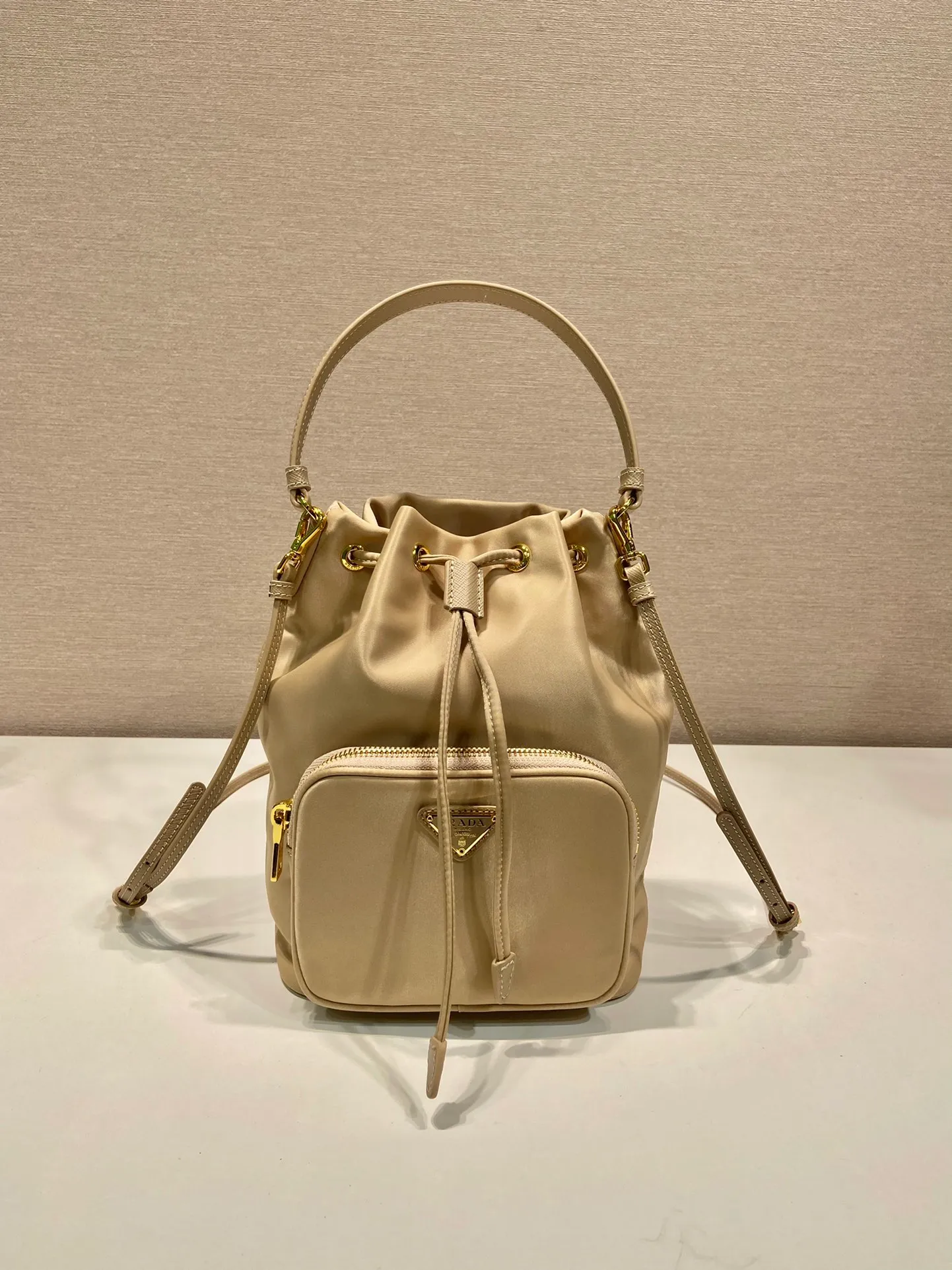 💰720, the classic 1BH038 new color😘 has arrived👏👏 Made of imported nylon fabric, top grade five, portable/diagonal, light, practical and fashionable, beauties, hurry up and get it, 165 OEM code, length 18x height 23 base × 12cm📢📢📢📢