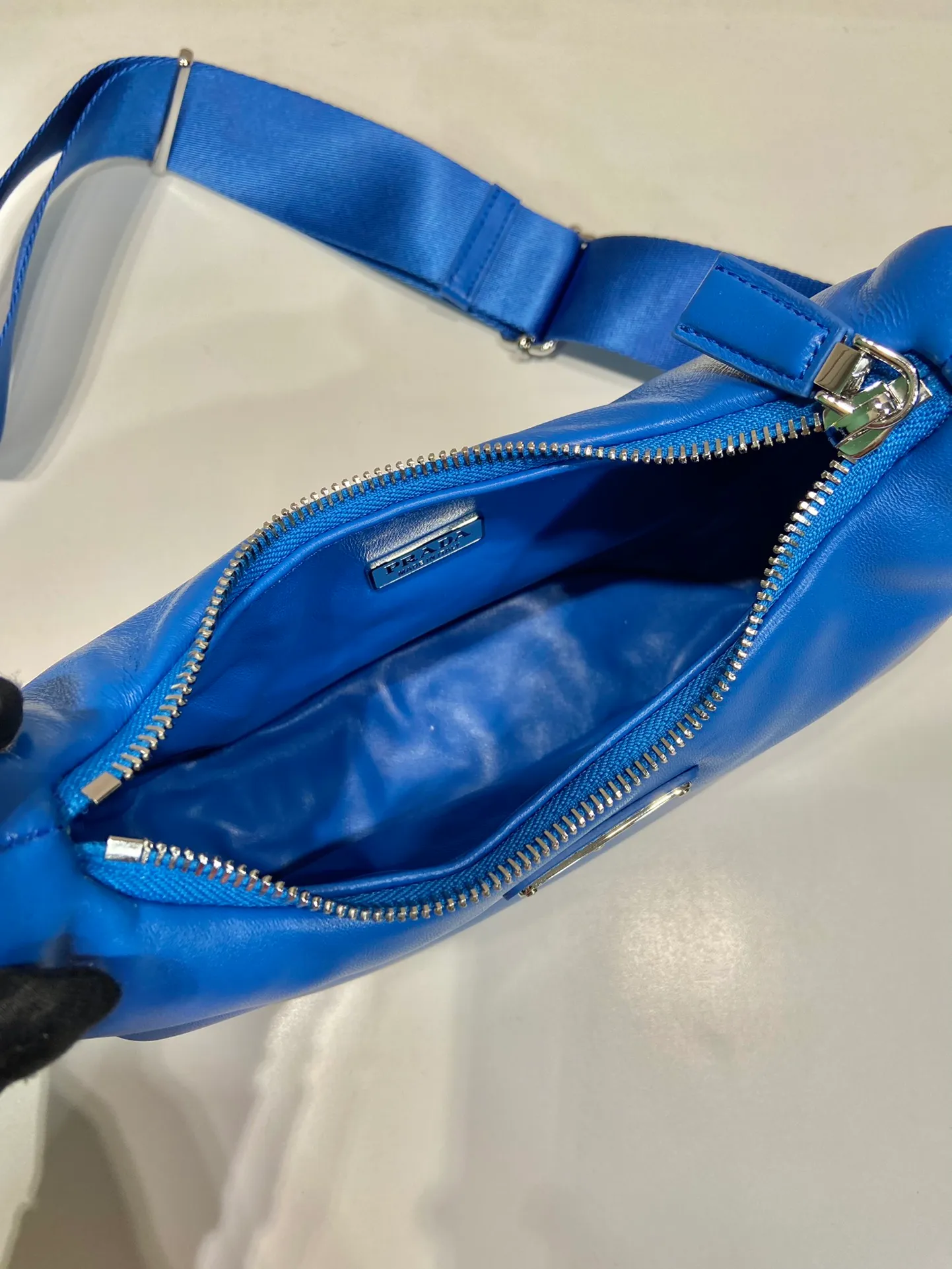 💰1520🎉Lambskin three-in-one🎉1BH204🎉🎉 This three-in-one padded shoulder bag is made of soft lambskin and has a simple silhouette. It is equipped with a detachable long nylon shoulder strap and velvet strips. It is a favorite small bag on the shoulder strap. So cute 😉 It feels very soft🎉, practical and casual, babies, hurry up and get it🎉🎉 Length 22x height 18x ​​base 6.5cm🎉🎉🎉🍊🍊🍊