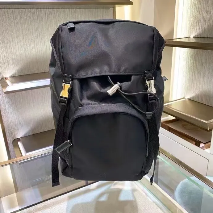 P900¥ [strong], top original quality [celebration] ✨Classic hot style✨ The latest Pr@da men's backpack 2VZ135 Triangular enamel nameplate logo Imported original parachute fabric Using imported equipment ✈️ + original hardware accessories Adjustable nylon shoulder straps Flip strap closure and internal drawstring closure Perfect details on the back padding 😘With OEM code Size 17*27*45 Fashionable and casual, a must-have for fashionistas [deyi][deyi] It will be shipped soon [deyi][deyi]
