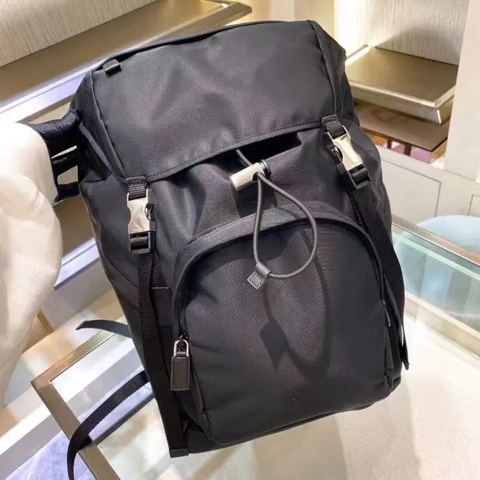 P900¥ [strong], top original quality [celebration] ✨Classic hot style✨ The latest Pr@da men's backpack 2VZ135 Triangular enamel nameplate logo Imported original parachute fabric Using imported equipment ✈️ + original hardware accessories Adjustable nylon shoulder straps Flip strap closure and internal drawstring closure Perfect details on the back padding 😘With OEM code Size 17*27*45 Fashionable and casual, a must-have for fashionistas [deyi][deyi] It will be shipped soon [deyi][deyi]