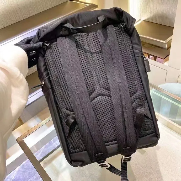 P900¥ [strong], top original quality [celebration] ✨Classic hot style✨ The latest Pr@da men's backpack 2VZ135 Triangular enamel nameplate logo Imported original parachute fabric Using imported equipment ✈️ + original hardware accessories Adjustable nylon shoulder straps Flip strap closure and internal drawstring closure Perfect details on the back padding 😘With OEM code Size 17*27*45 Fashionable and casual, a must-have for fashionistas [deyi][deyi] It will be shipped soon [deyi][deyi]