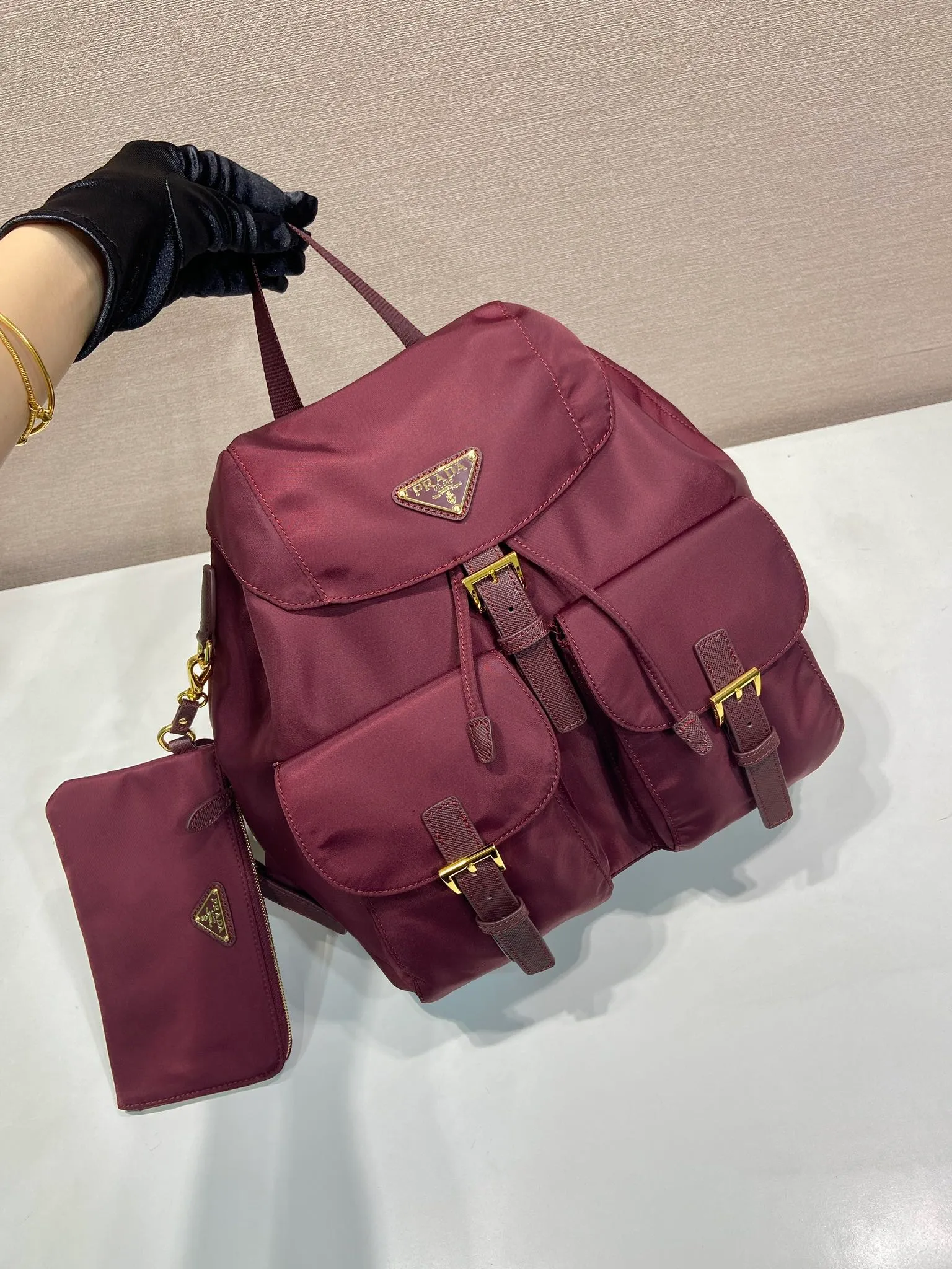💰1160🎉New Backpack🎉1BZ811👍👍This nylon backpack is trimmed with exquisite Saffiano leather, a blend of multiple materials, and decorated with a triangular logo, highlighting fashionable elegance. It also comes with a detachable small handbag😘😘Light and practical, the upper body effect is super stylish, and it can be matched at will😘😘Fully upgraded nylon fabric👍👍Length 30x Height 32x Bottom 15cm👏👏👏💰💰💰