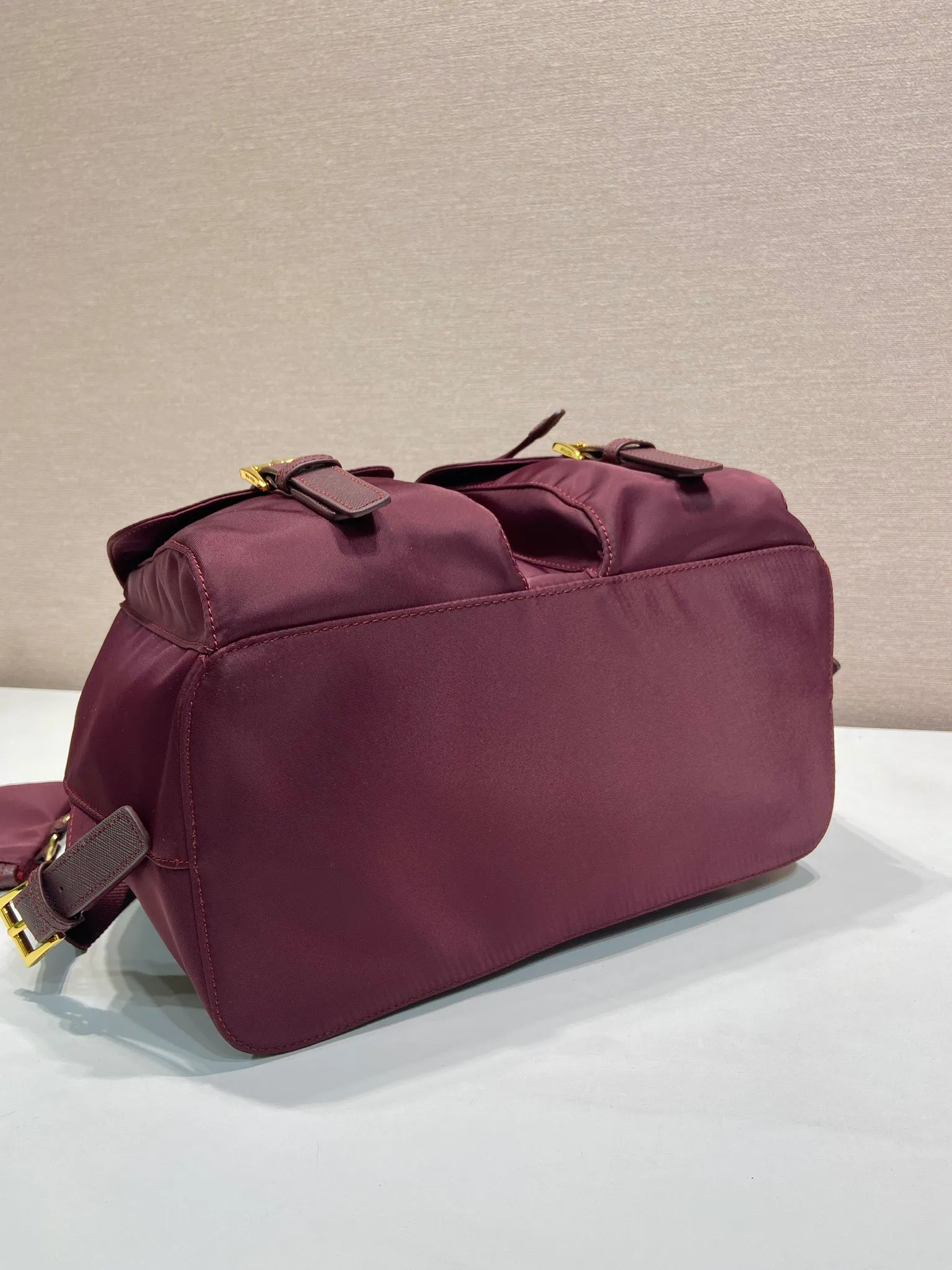 💰1160🎉New Backpack🎉1BZ811👍👍This nylon backpack is trimmed with exquisite Saffiano leather, a blend of multiple materials, and decorated with a triangular logo, highlighting fashionable elegance. It also comes with a detachable small handbag😘😘Light and practical, the upper body effect is super stylish, and it can be matched at will😘😘Fully upgraded nylon fabric👍👍Length 30x Height 32x Bottom 15cm👏👏👏💰💰💰