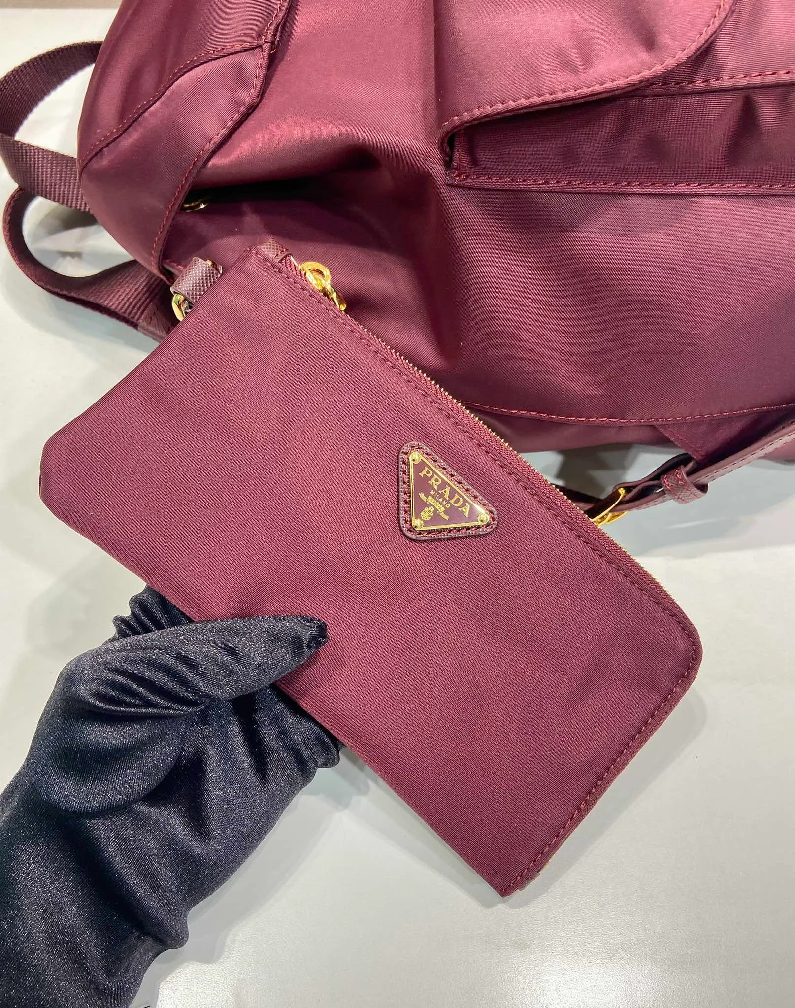 💰1160🎉New Backpack🎉1BZ811👍👍This nylon backpack is trimmed with exquisite Saffiano leather, a blend of multiple materials, and decorated with a triangular logo, highlighting fashionable elegance. It also comes with a detachable small handbag😘😘Light and practical, the upper body effect is super stylish, and it can be matched at will😘😘Fully upgraded nylon fabric👍👍Length 30x Height 32x Bottom 15cm👏👏👏💰💰💰