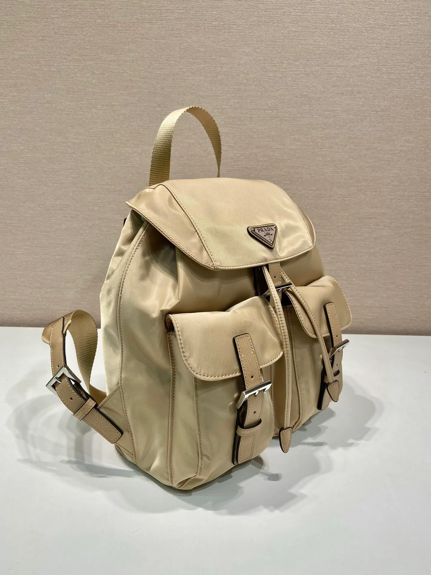 💰1000, P Jiajiao classic backpack, new color 🎉🎉, upgraded plate small size 1BZ677, small size 🙊🙊 top quality, made of imported parachute fabric + cross-grain cowhide + top-grade hardware, light and practical, fashionable + never out of date, hurry up and get it, length 28x height 23.5x bottom 12cm