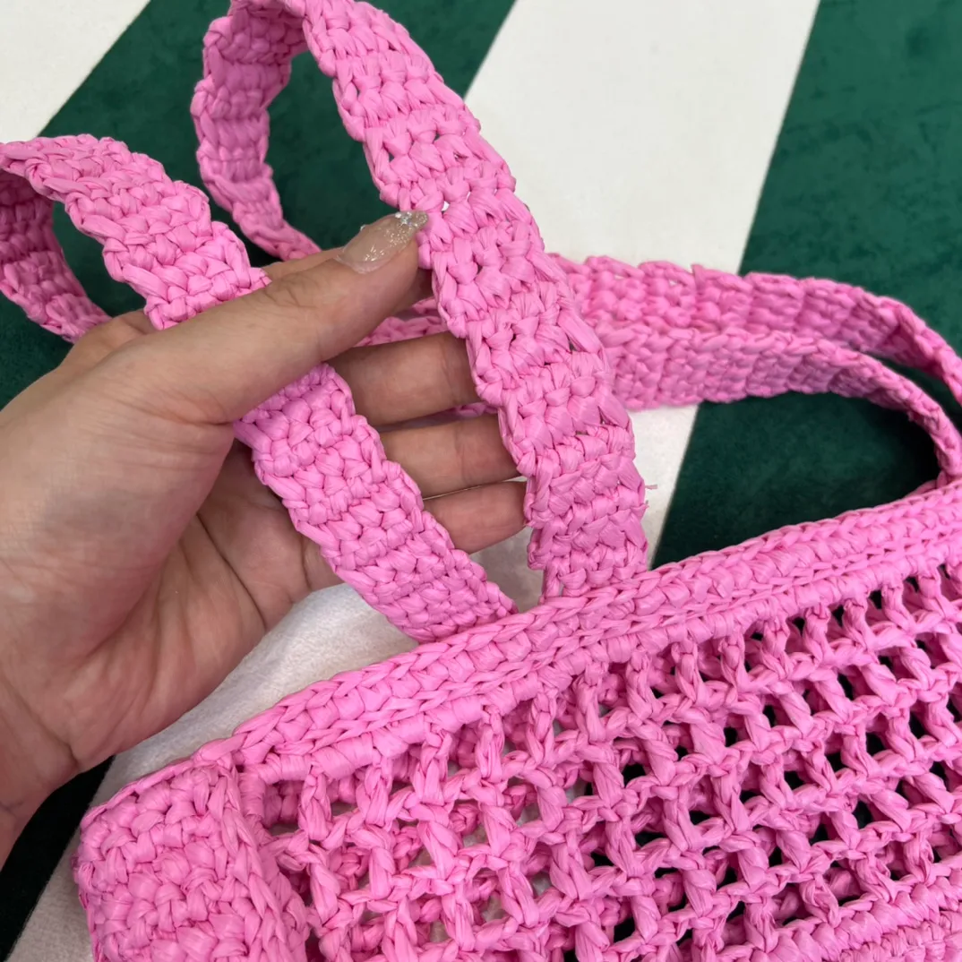💰1160 Raffia Upgraded Version/Pink🌸 𝗣𝗿'𝗮𝗱𝗮Raffia Fiber Tote Bag Made of high-quality imported raffia🌿 Purely handmade! Every craftsman makes it with care and crochets it stitch by stitch! How can summer outings, picnics, and photo shoots be complete without a beautiful, lightweight and chic straw bag? 393 Size: 36×4×38cm