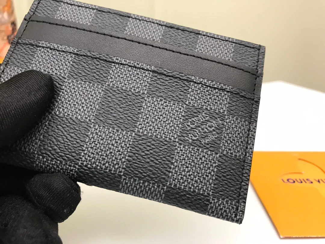 p¥150👉nfc163C01 dynamic chip version👈【Top inspection-free】Original overseas special supply model N62170 black grid PORTE CARTES DOUBLE card holder This card holder made of new Monogram Eclipse coated canvas material is beautiful and fashionable in style, compact in size, and can be easily put into your pocket. Equipped with a central pocket and four slots for storing credit cards, plane and bus tickets, and business cards. 11.0x 7.0x 0.6 cm (length x height x width) with gift box