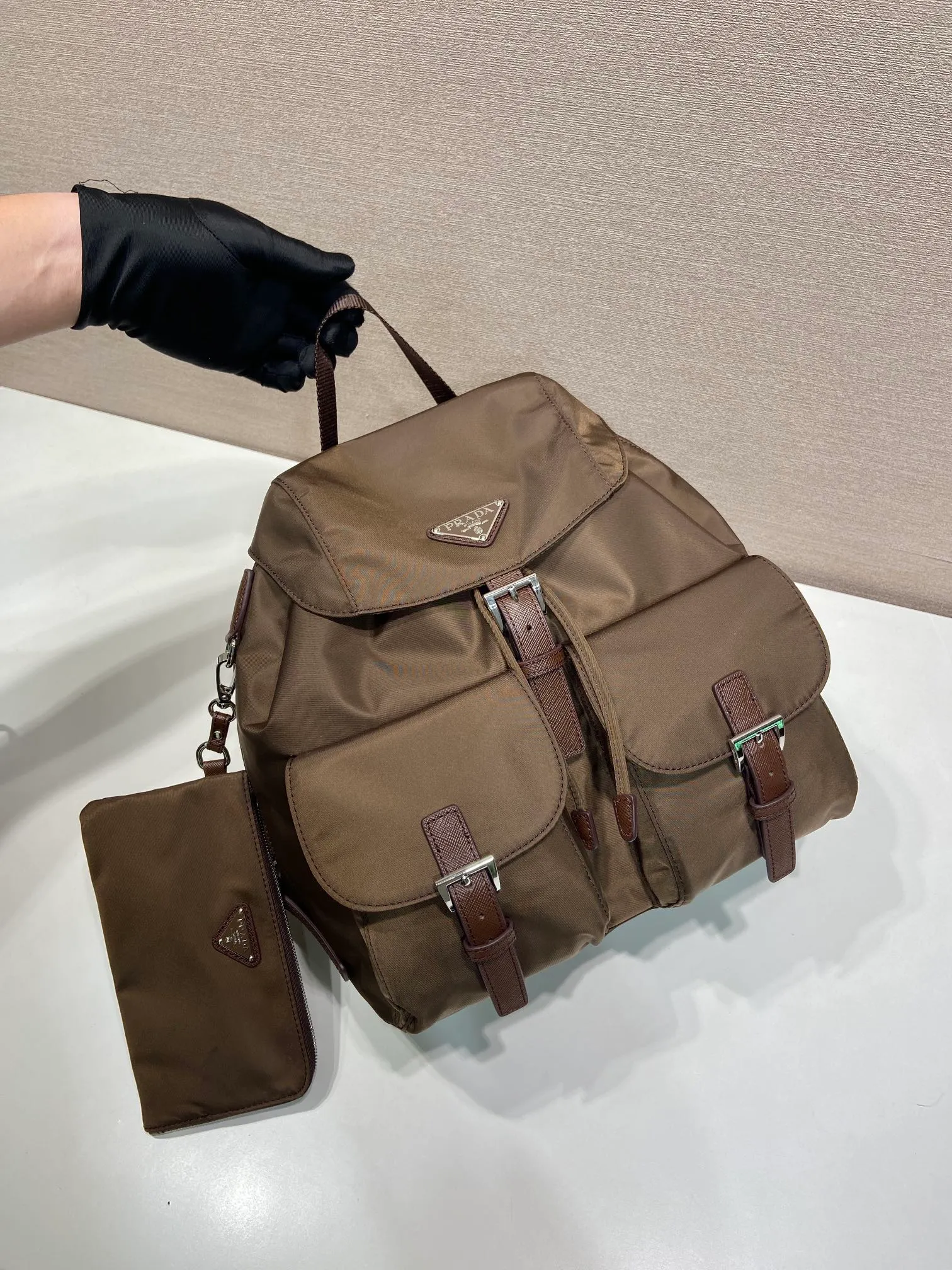 💰1160🎉New Backpack🎉1BZ811👍👍This nylon backpack is trimmed with exquisite Saffiano leather, a blend of multiple materials, and decorated with a triangular logo, highlighting fashionable elegance. It also comes with a detachable small handbag😘😘Light and practical, the upper body effect is super stylish, and it can be matched at will😘😘Fully upgraded nylon fabric👍👍Length 30x Height 32x Bottom 15cm👏👏👏💰💰💰