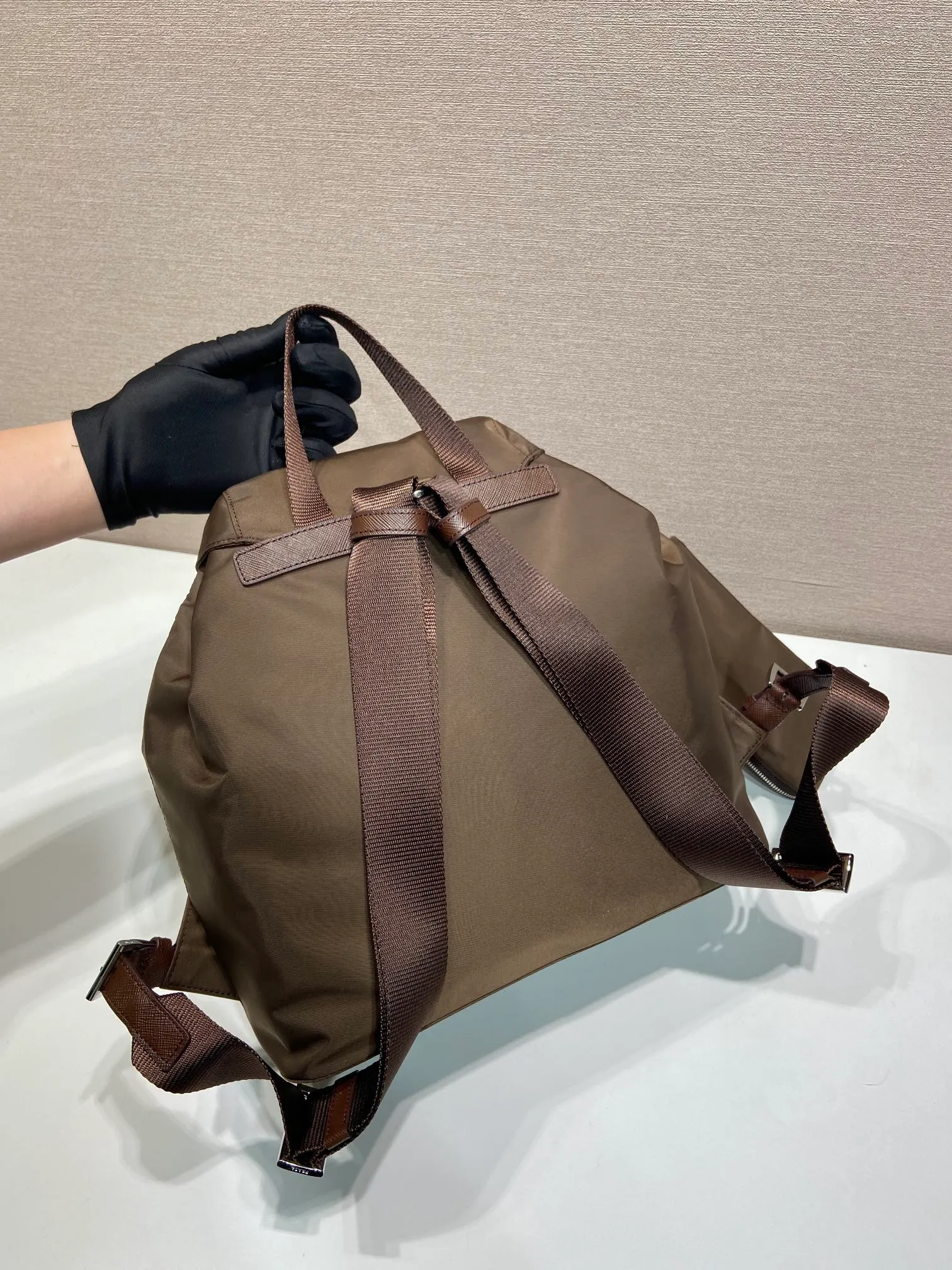 💰1160🎉New Backpack🎉1BZ811👍👍This nylon backpack is trimmed with exquisite Saffiano leather, a blend of multiple materials, and decorated with a triangular logo, highlighting fashionable elegance. It also comes with a detachable small handbag😘😘Light and practical, the upper body effect is super stylish, and it can be matched at will😘😘Fully upgraded nylon fabric👍👍Length 30x Height 32x Bottom 15cm👏👏👏💰💰💰