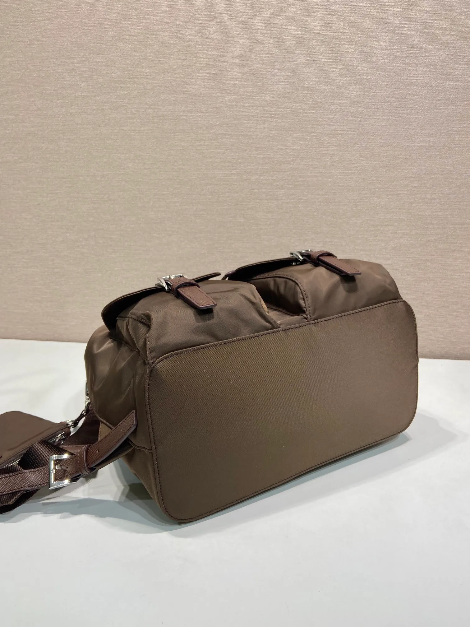 💰1160🎉New Backpack🎉1BZ811👍👍This nylon backpack is trimmed with exquisite Saffiano leather, a blend of multiple materials, and decorated with a triangular logo, highlighting fashionable elegance. It also comes with a detachable small handbag😘😘Light and practical, the upper body effect is super stylish, and it can be matched at will😘😘Fully upgraded nylon fabric👍👍Length 30x Height 32x Bottom 15cm👏👏👏💰💰💰