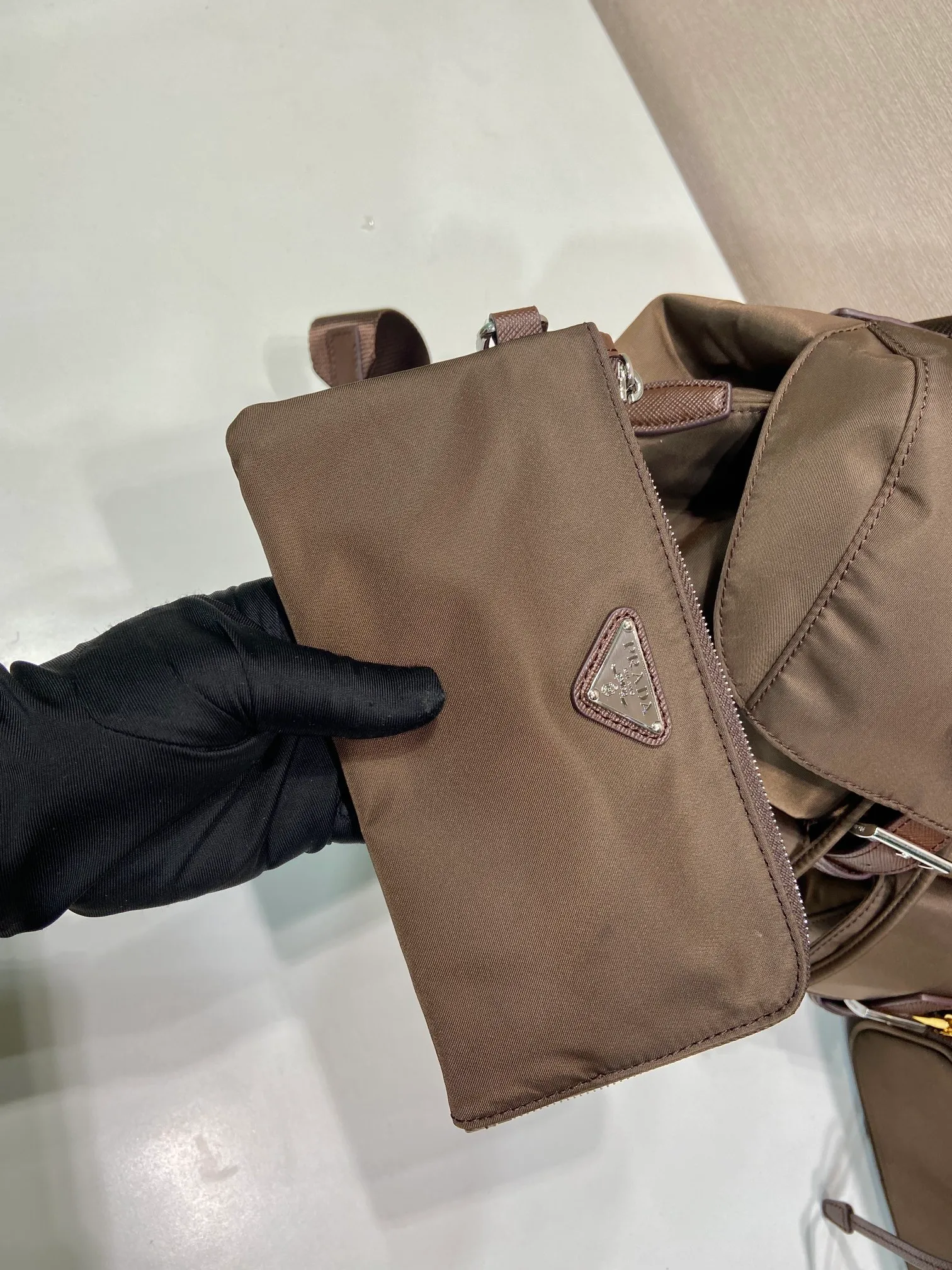 💰1160🎉New Backpack🎉1BZ811👍👍This nylon backpack is trimmed with exquisite Saffiano leather, a blend of multiple materials, and decorated with a triangular logo, highlighting fashionable elegance. It also comes with a detachable small handbag😘😘Light and practical, the upper body effect is super stylish, and it can be matched at will😘😘Fully upgraded nylon fabric👍👍Length 30x Height 32x Bottom 15cm👏👏👏💰💰💰
