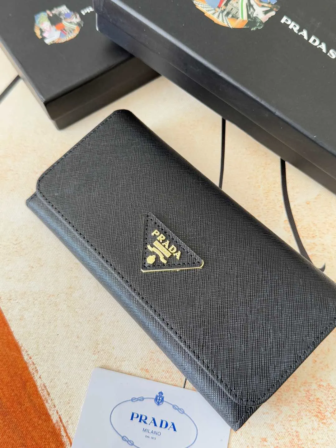💰180💰Exclusive background hot model shipped: 💝 💝 Prada counter quality real shot [strong]! Model: LM1132 loose letter mark/gold hardware, original quality Leather: original cross pattern Colors are complete as shown in the picture ✌✌✌✌Length 19 Width 10 Height 2cm