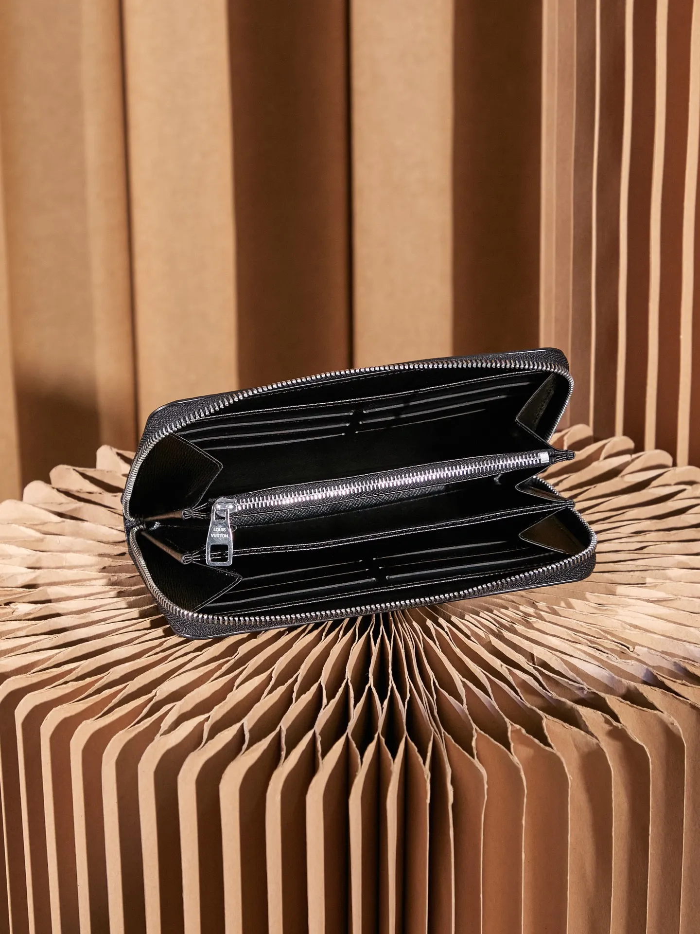 P¥300👉nfc163C01 dynamic chip version👈[Top-level inspection-free] N41661 Heige Overseas special supply (special product) Classic wallet brand new upgrade! This Zippy wallet is made of canvas, with a new colorful lining design and four credit card slots, making it convenient and practical. 60017, size: 19.5 x 10.0 x 2.0 cm with gift box