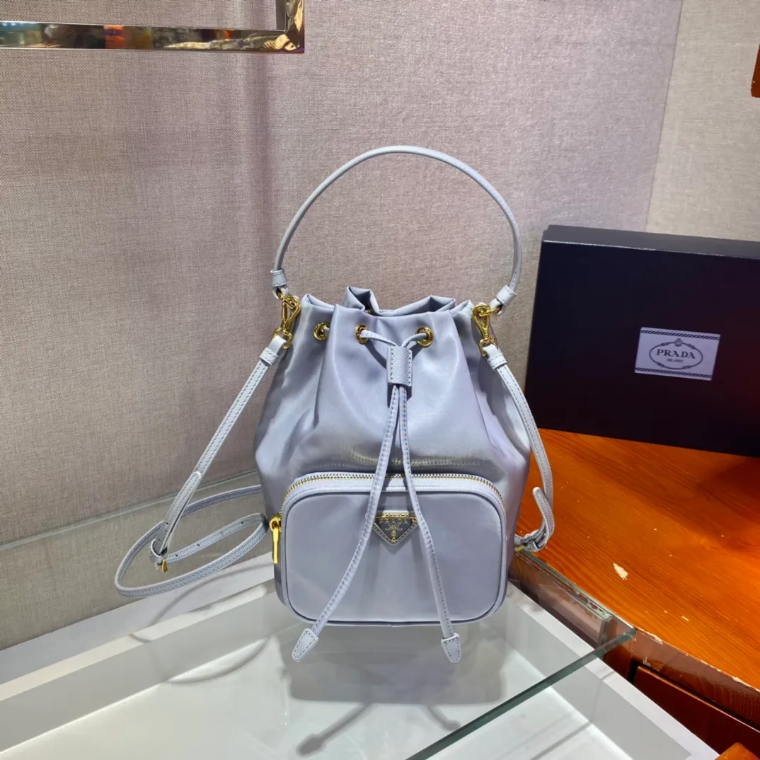 💰720, the classic 1BH038 new color😘 has arrived👏👏 Made of imported nylon fabric, top grade five, portable/diagonal, light, practical and fashionable, beauties, hurry up and get it, 165 OEM code, length 18x height 23 base × 12cm📢📢📢📢